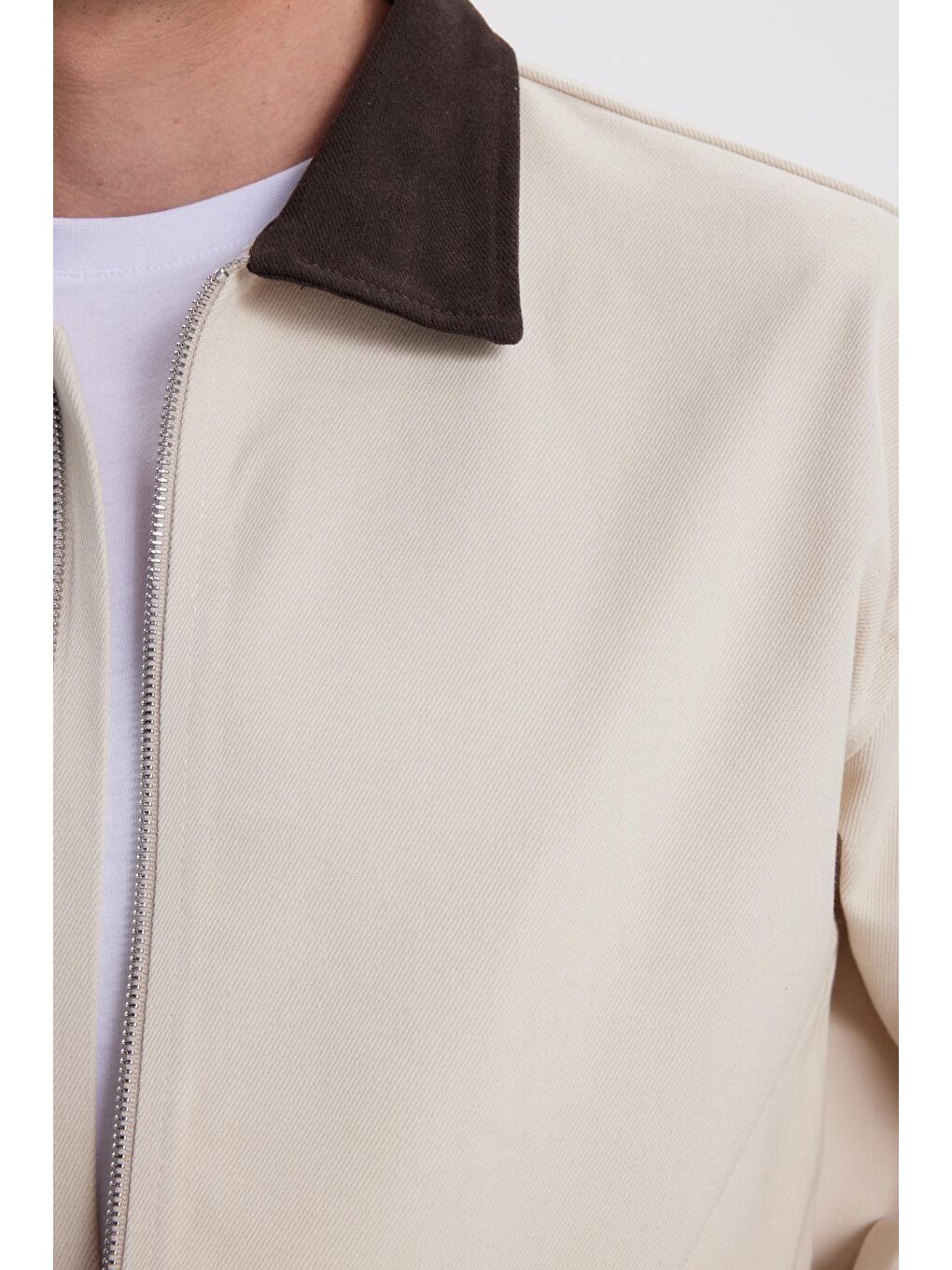 Erkek Relax Fit Rahat Kesim Gabardin Düz Fermuarlı Kanguru Cepli Kontrast Yaka Bej Ceket-6