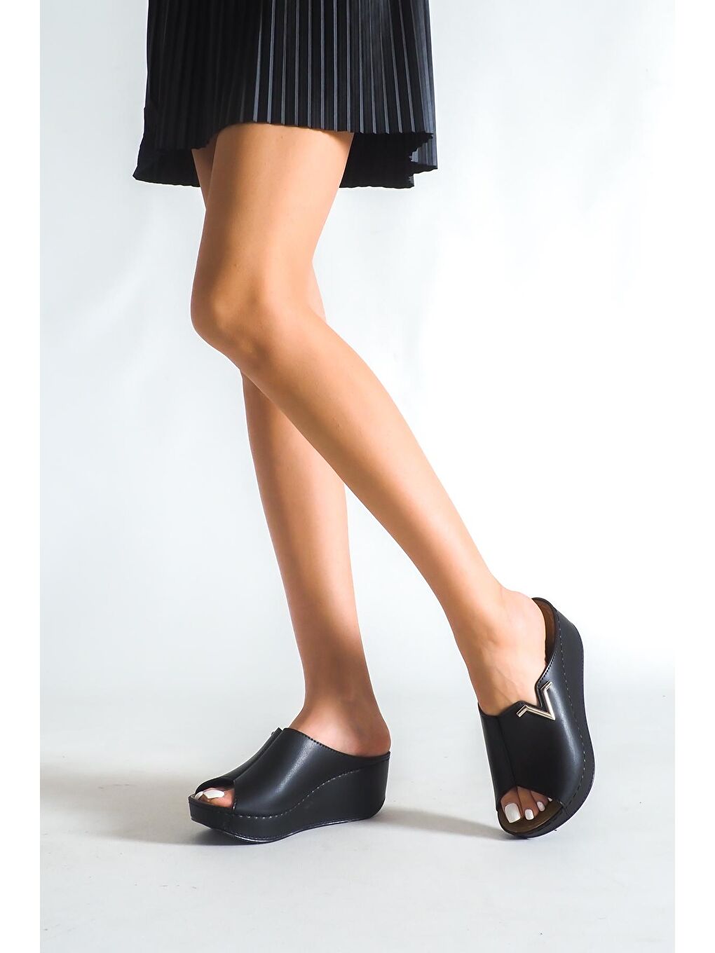 Siyah 6145 Kadın Dolgu Topuklu V Toka Terlik-1