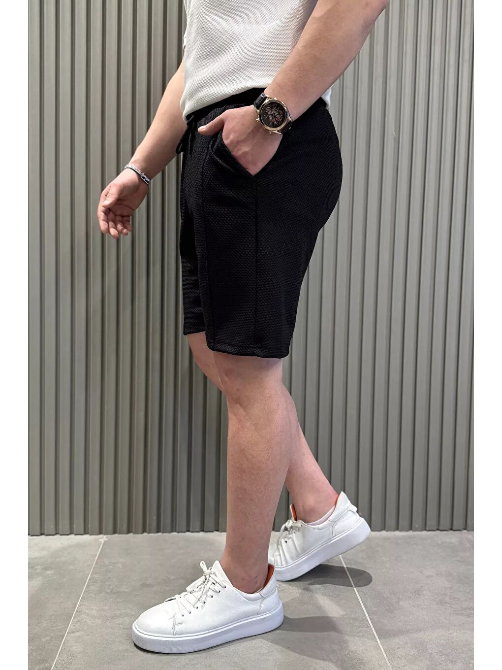 Siyah Erkek Bel Lastikli Kendinden Desenli Cepli Şort-1