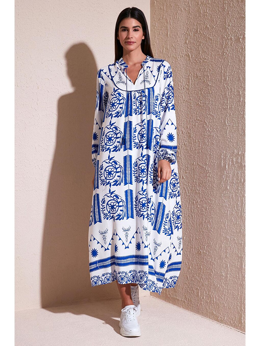 Mavi Desenli Regular Fit Bağlamalı V Yaka Maxi Elbise 611El510