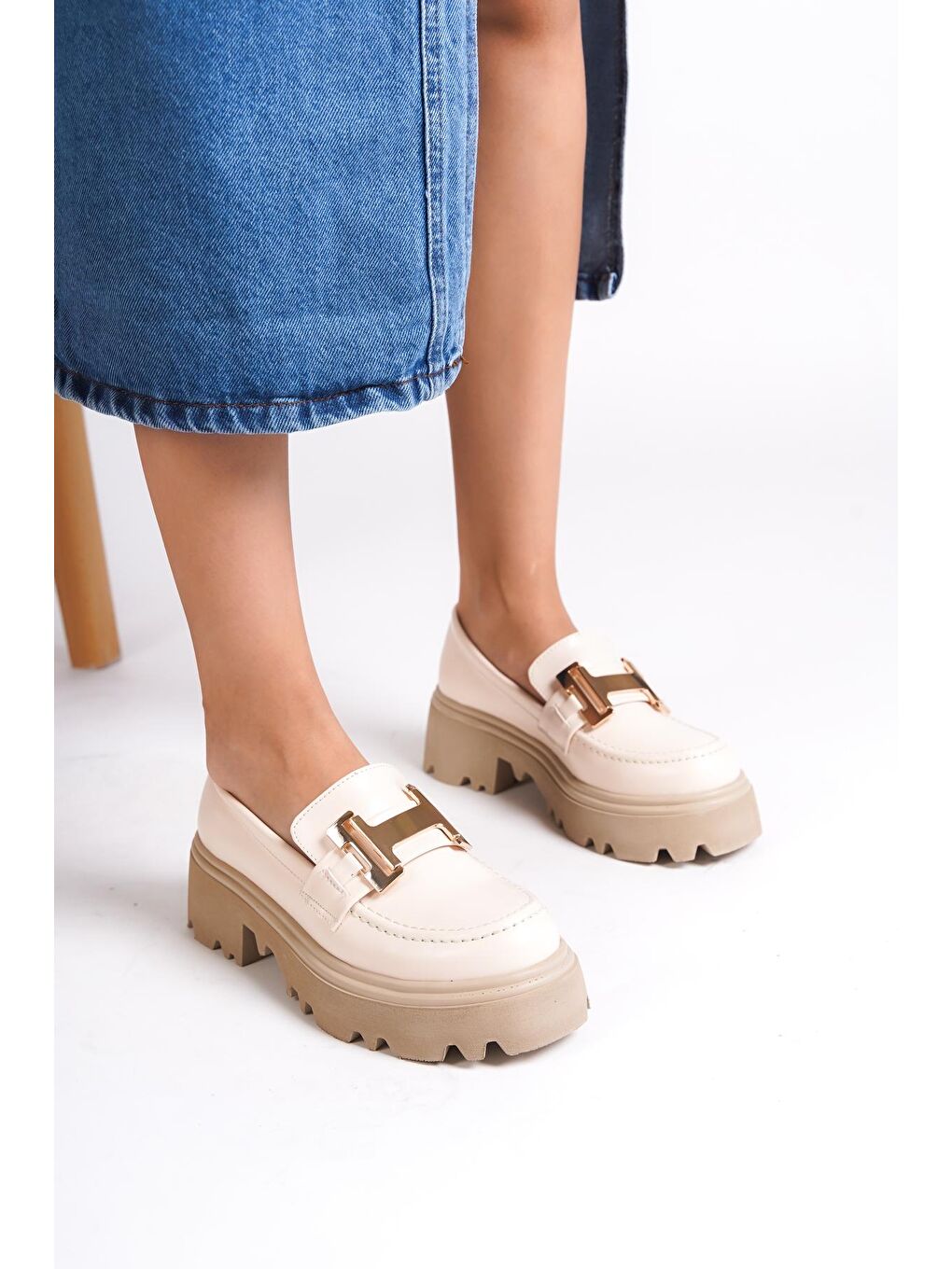 Bej Yuvarlak Burunlu H Tokalı Kadın Loafer