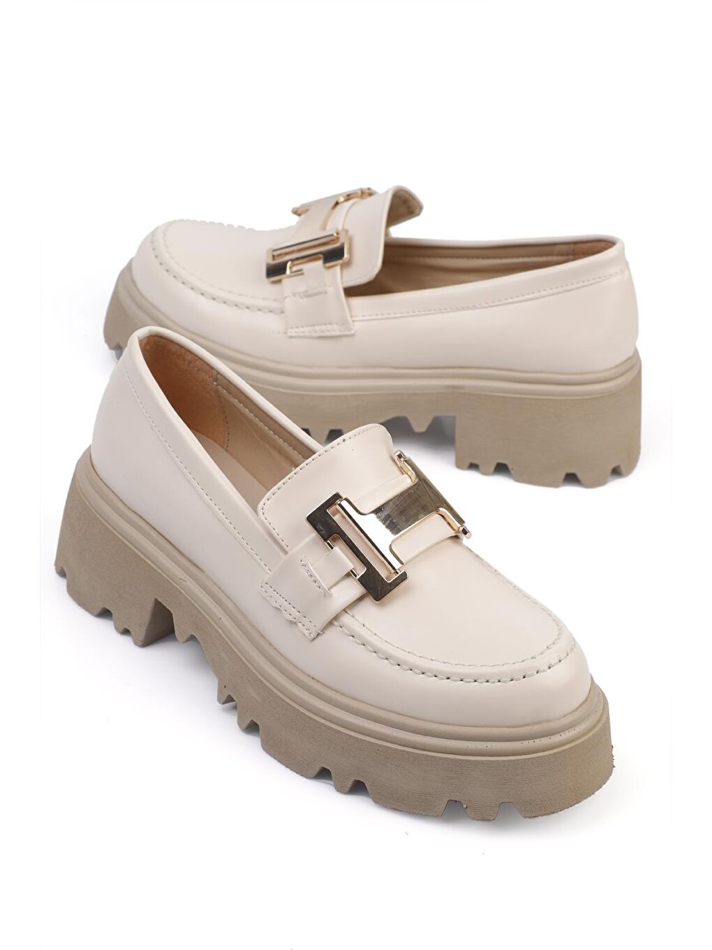 Bej Yuvarlak Burunlu H Tokalı Kadın Loafer-1