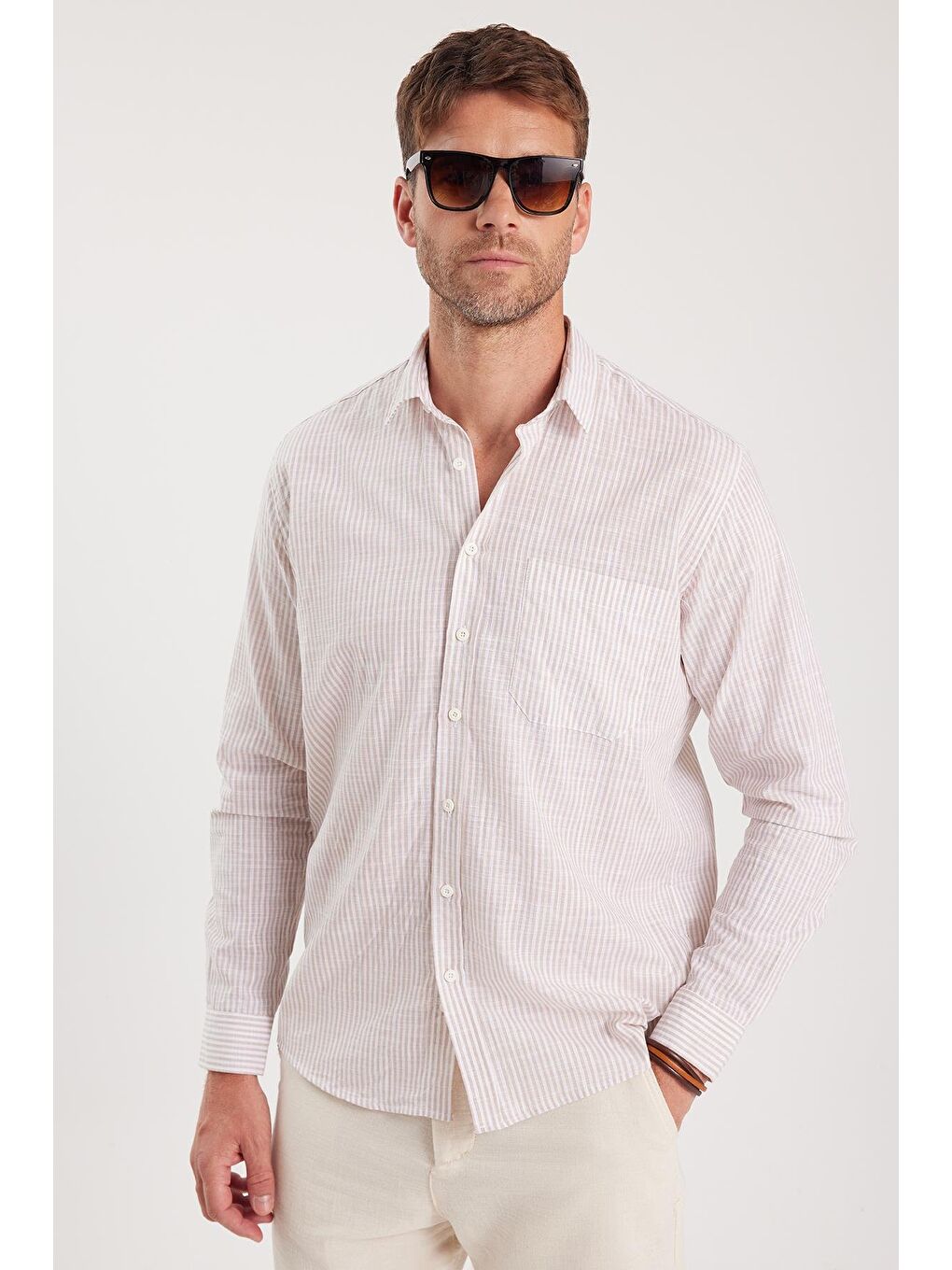 Erkek Regular Fit Klasik Kesim Uzun Kollu %100 Pamuk Keten Doku Tek Cepli Bej Çizgili Gömlek-1