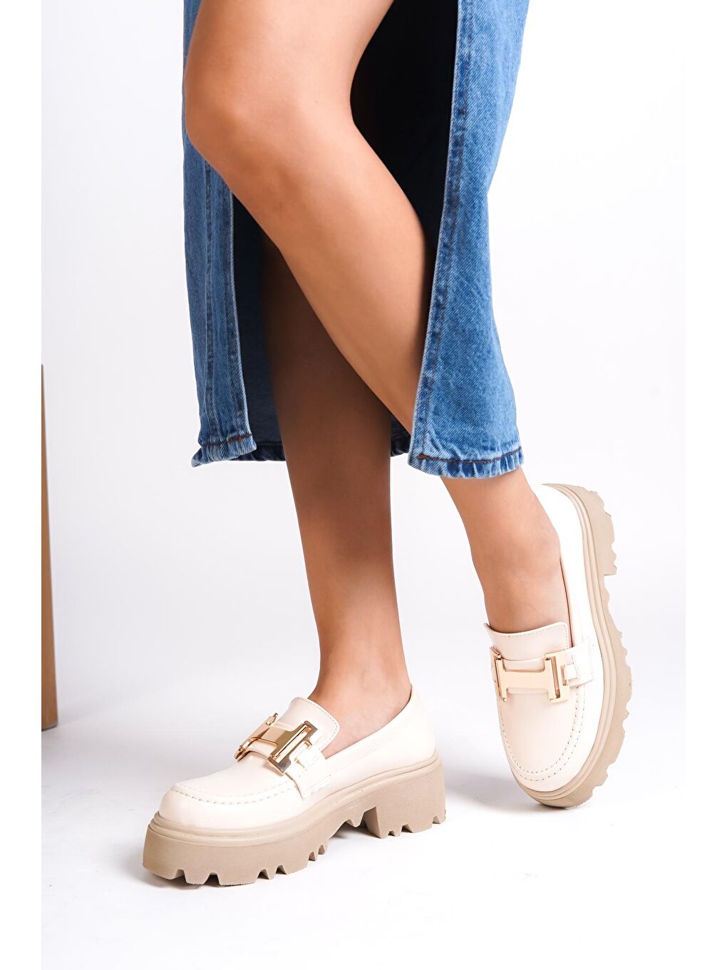 Bej Yuvarlak Burunlu H Tokalı Kadın Loafer-4