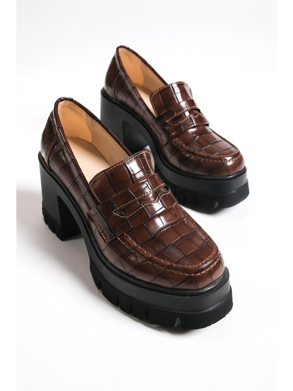 Kahverengi Yuvarlak Burunlu Orta Topuklu Kadın Loafer