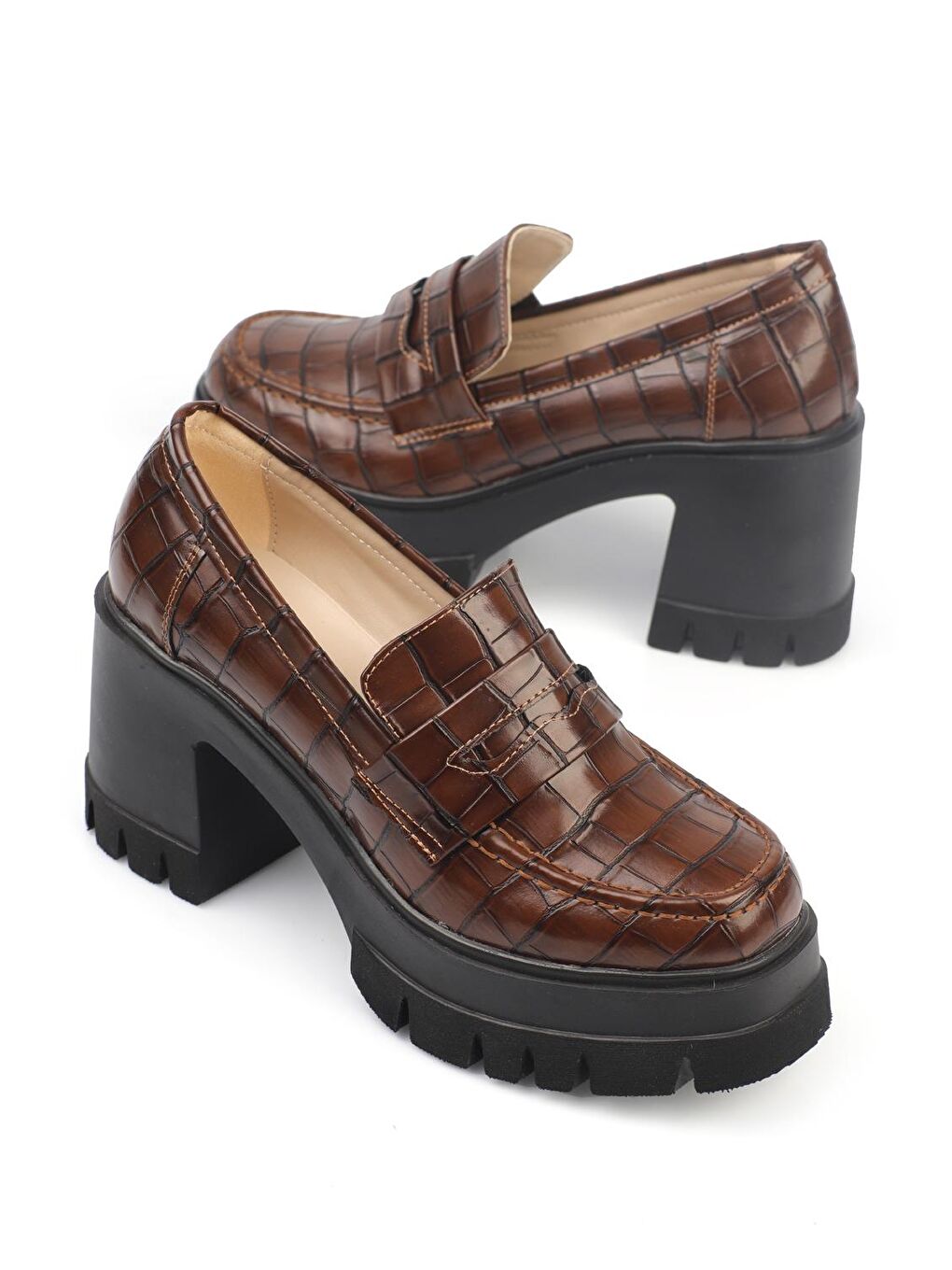 Kahverengi Yuvarlak Burunlu Orta Topuklu Kadın Loafer-1