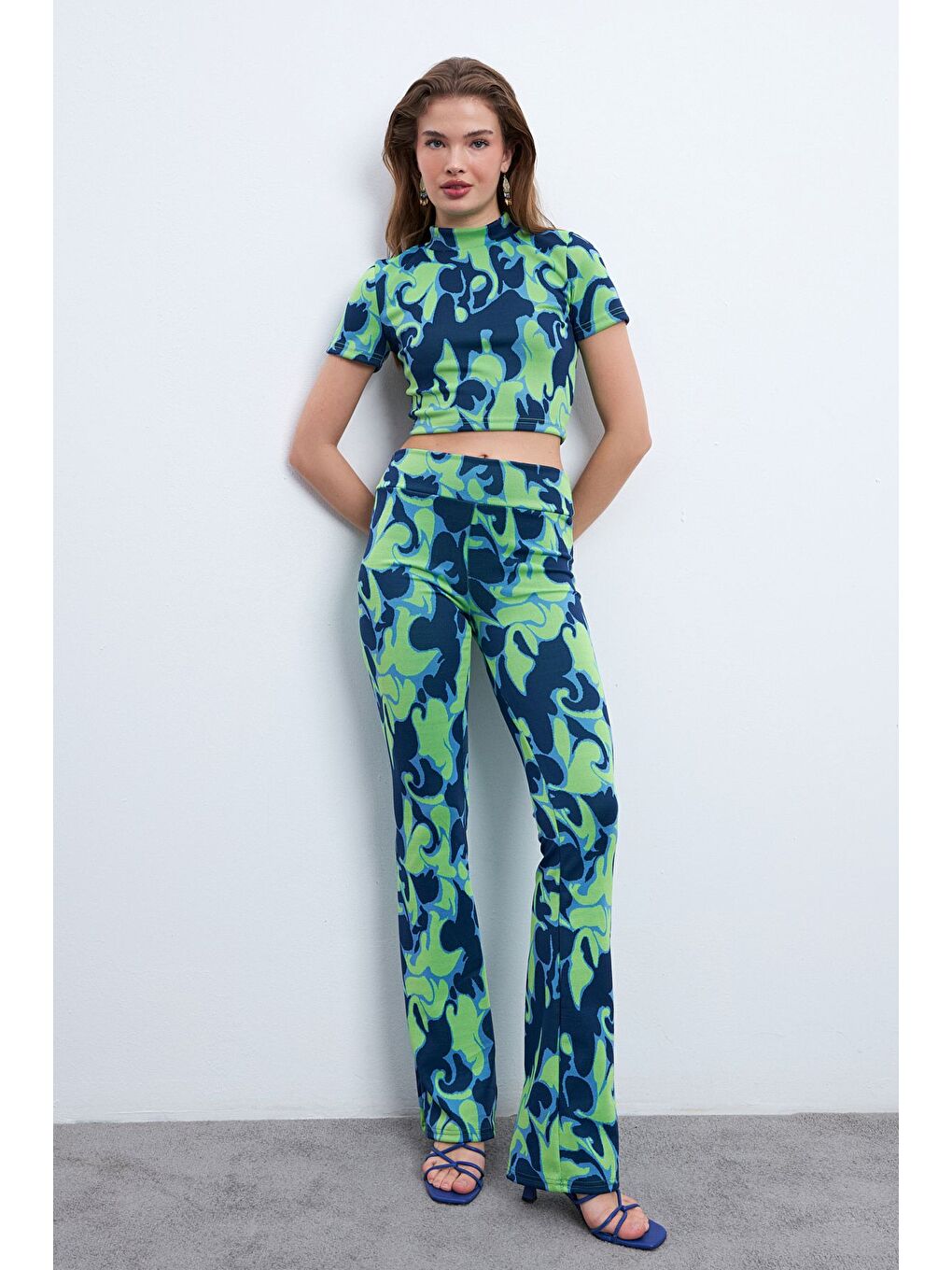 Karışık Kadın Yeşil Laci Desenli Elastanlı Pantolonlu Balıkçı Yaka Takım