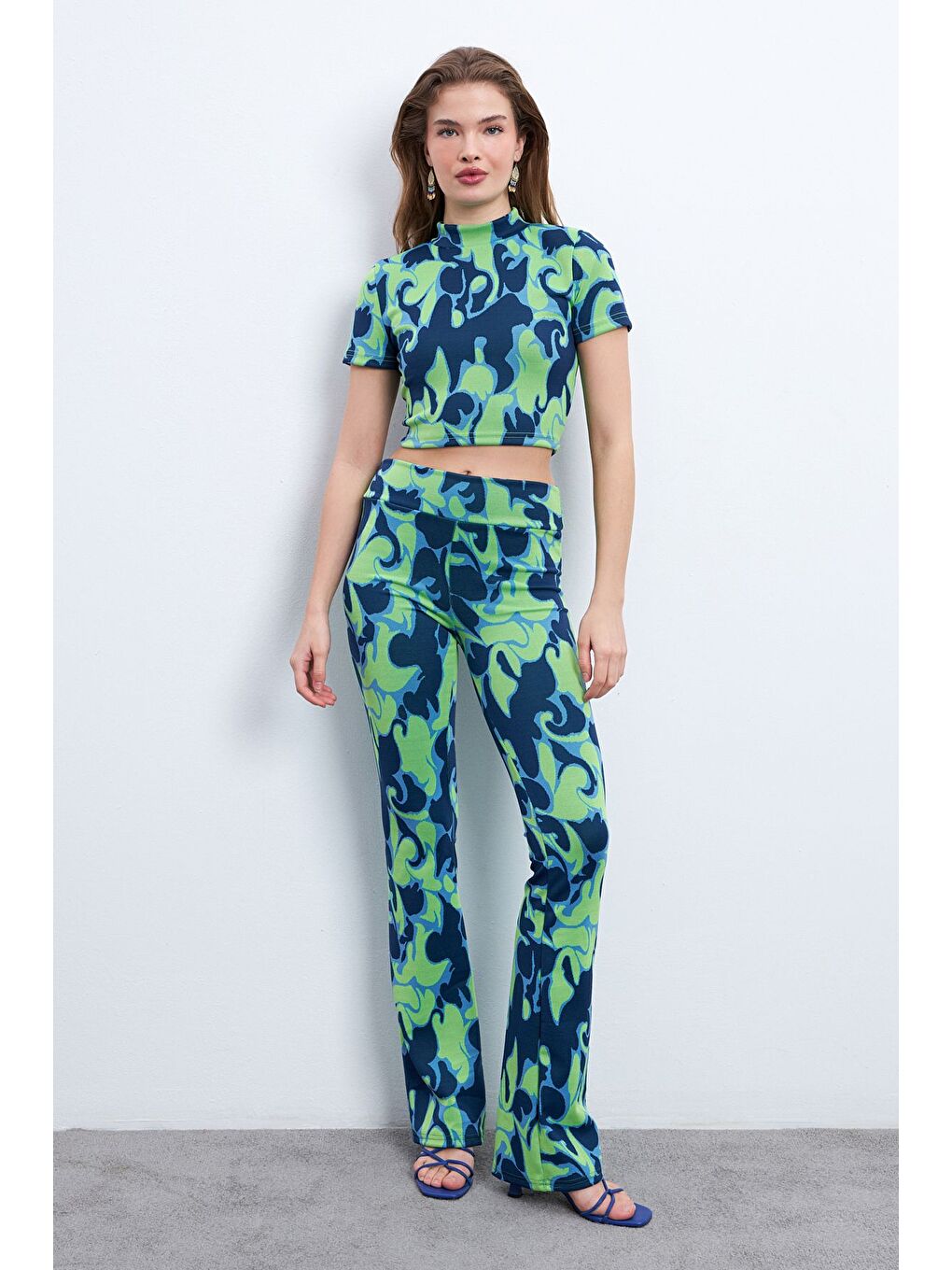 Karışık Kadın Yeşil Laci Desenli Elastanlı Pantolonlu Balıkçı Yaka Takım-1