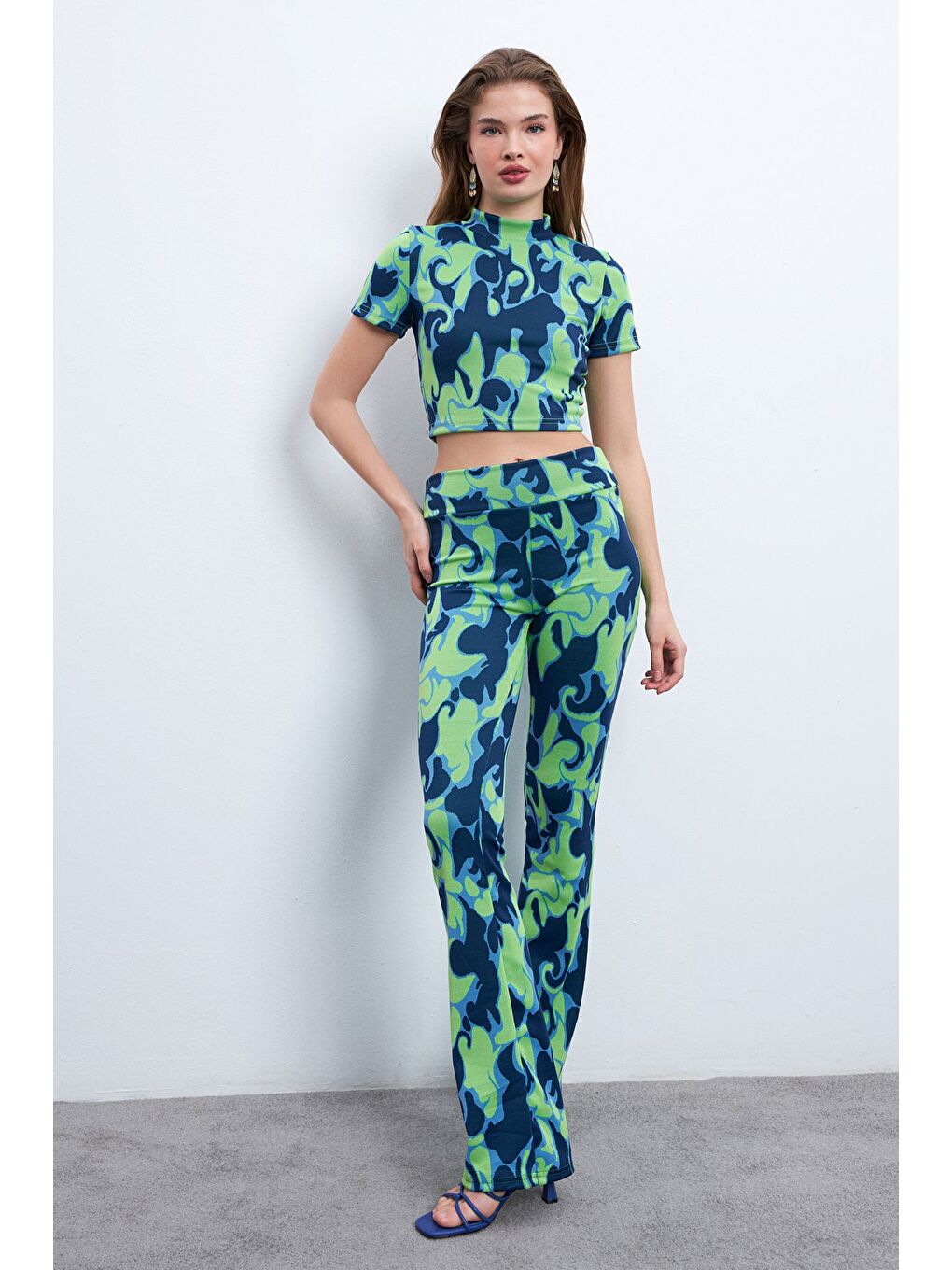Karışık Kadın Yeşil Laci Desenli Elastanlı Pantolonlu Balıkçı Yaka Takım-2
