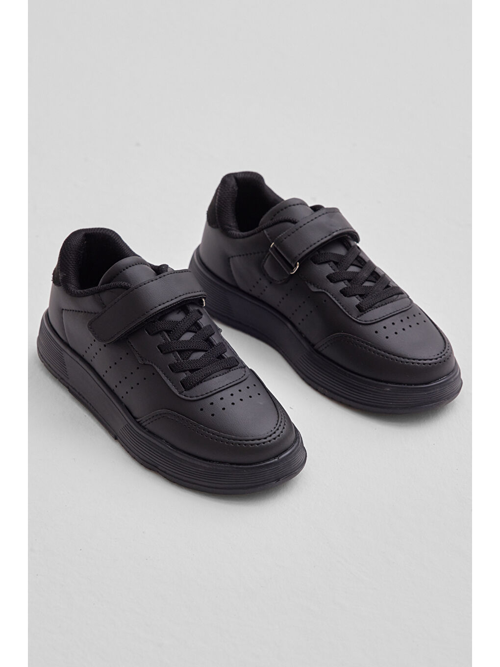 Çocuk Unisex Siyah Faylon Hafif Taban Bağcıklı Günlük Spor Ayakkabı-2