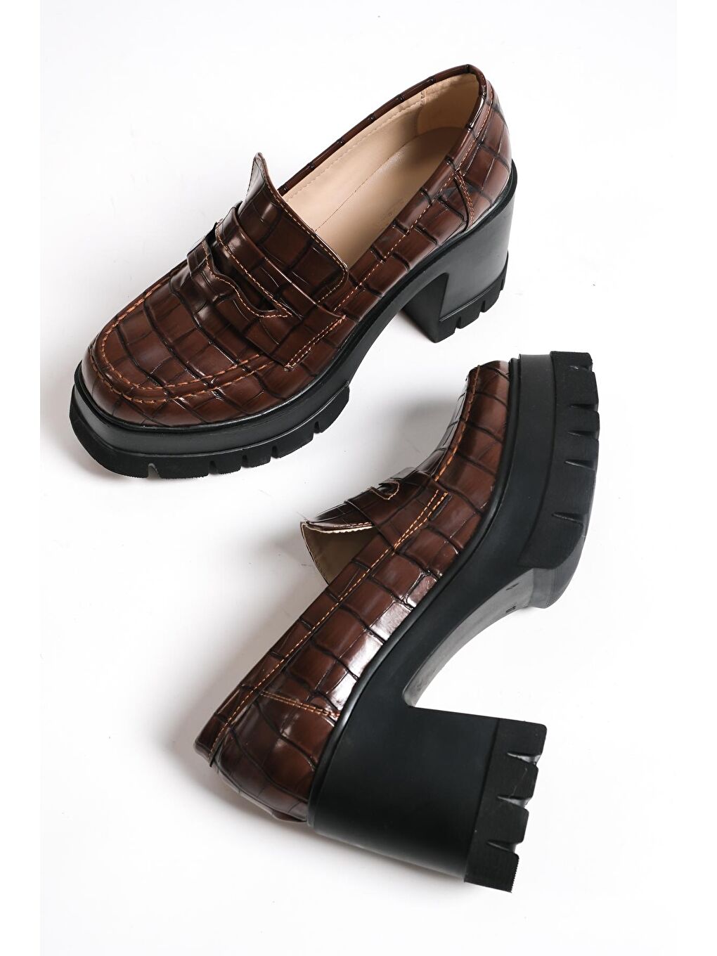 Kahverengi Yuvarlak Burunlu Orta Topuklu Kadın Loafer-4