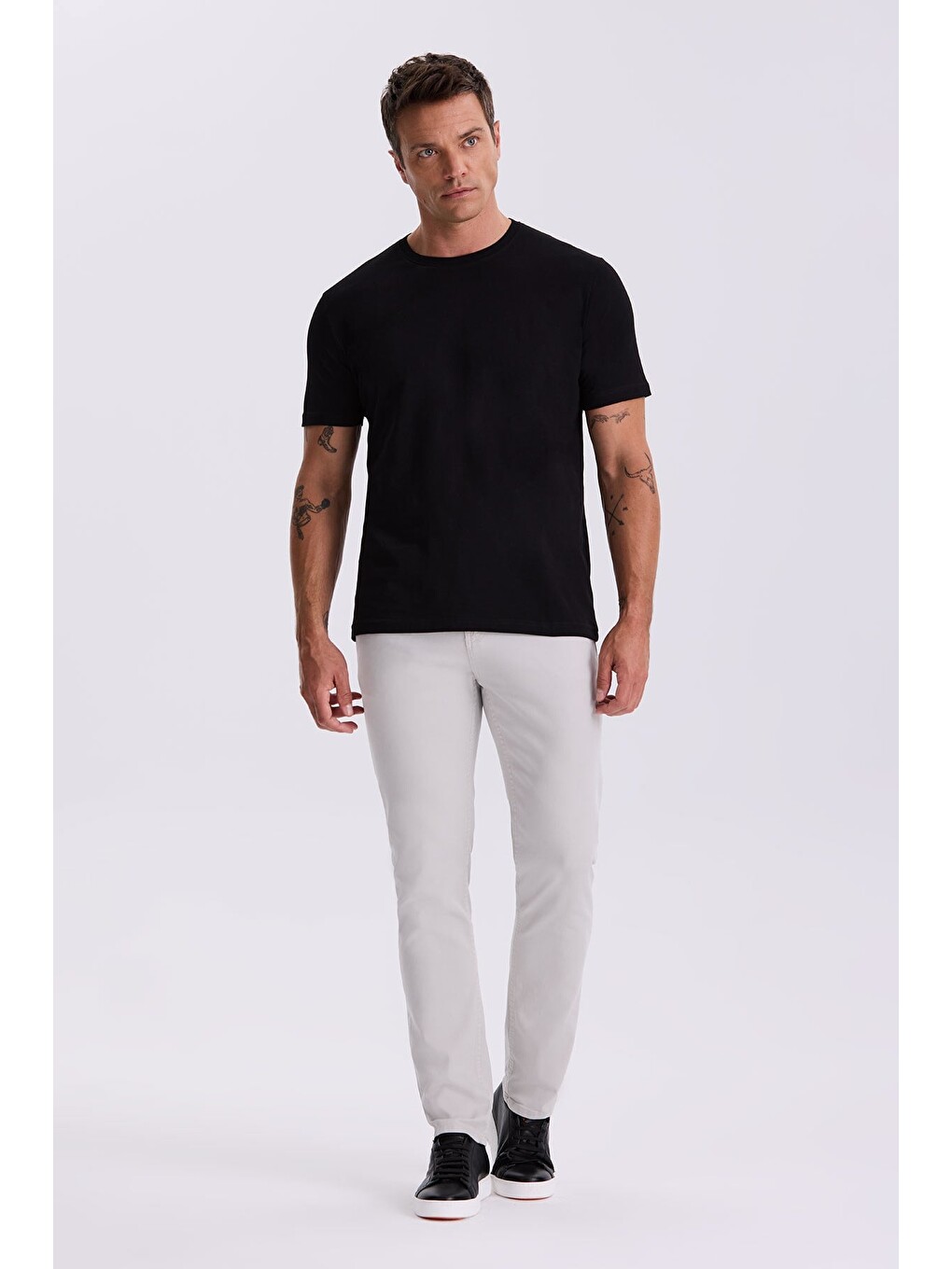 3'Lü Paket Basic Slim Fit Siyah Beyaz Lacivert %100 Pamuk Bisiklet Yaka T-Shirt-1