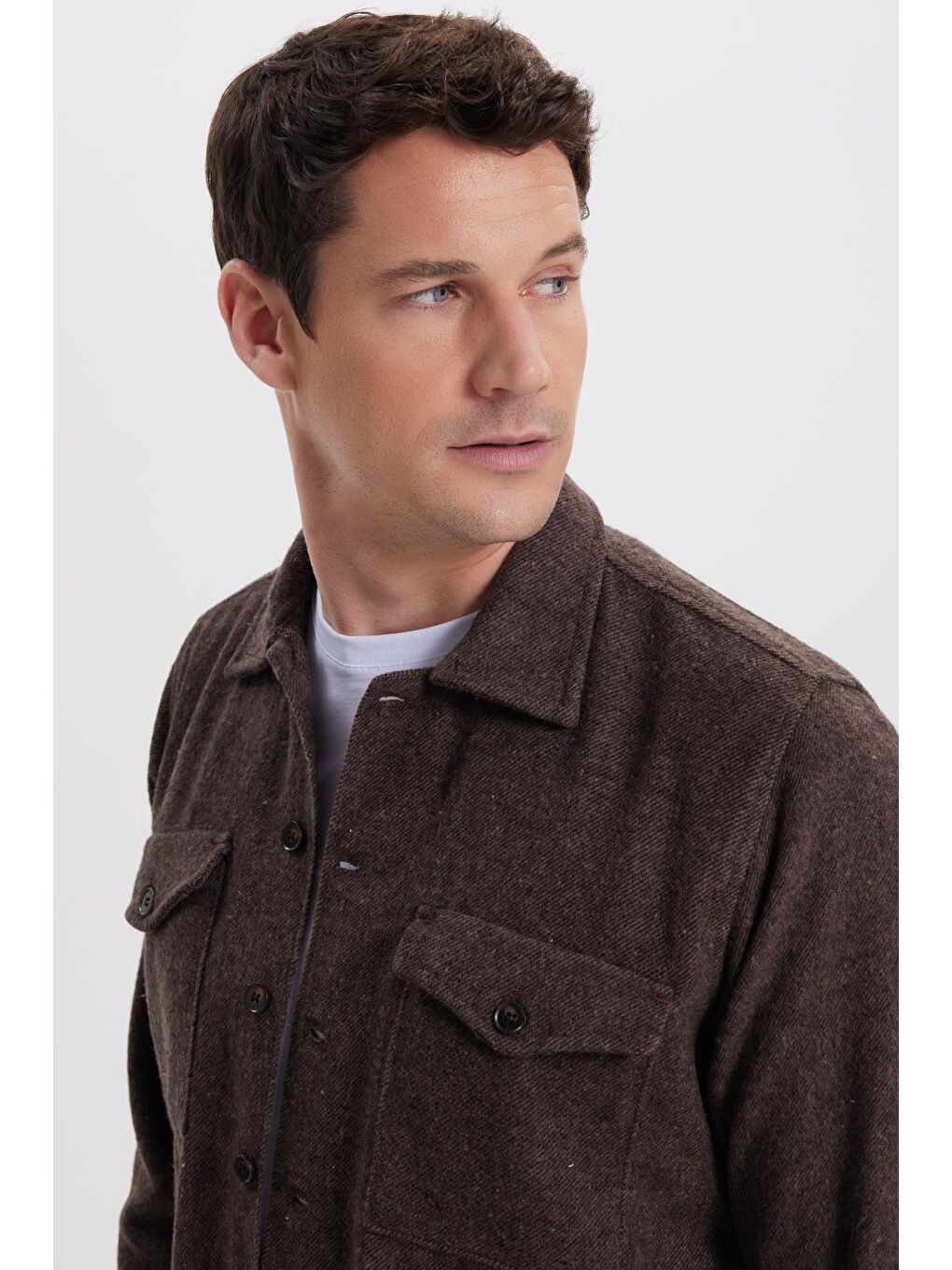 Erkek Regular Fit Rahat Kesim Çift Cep  Kapaklı Çıtçıtlı Kahverengi Gömlek-1