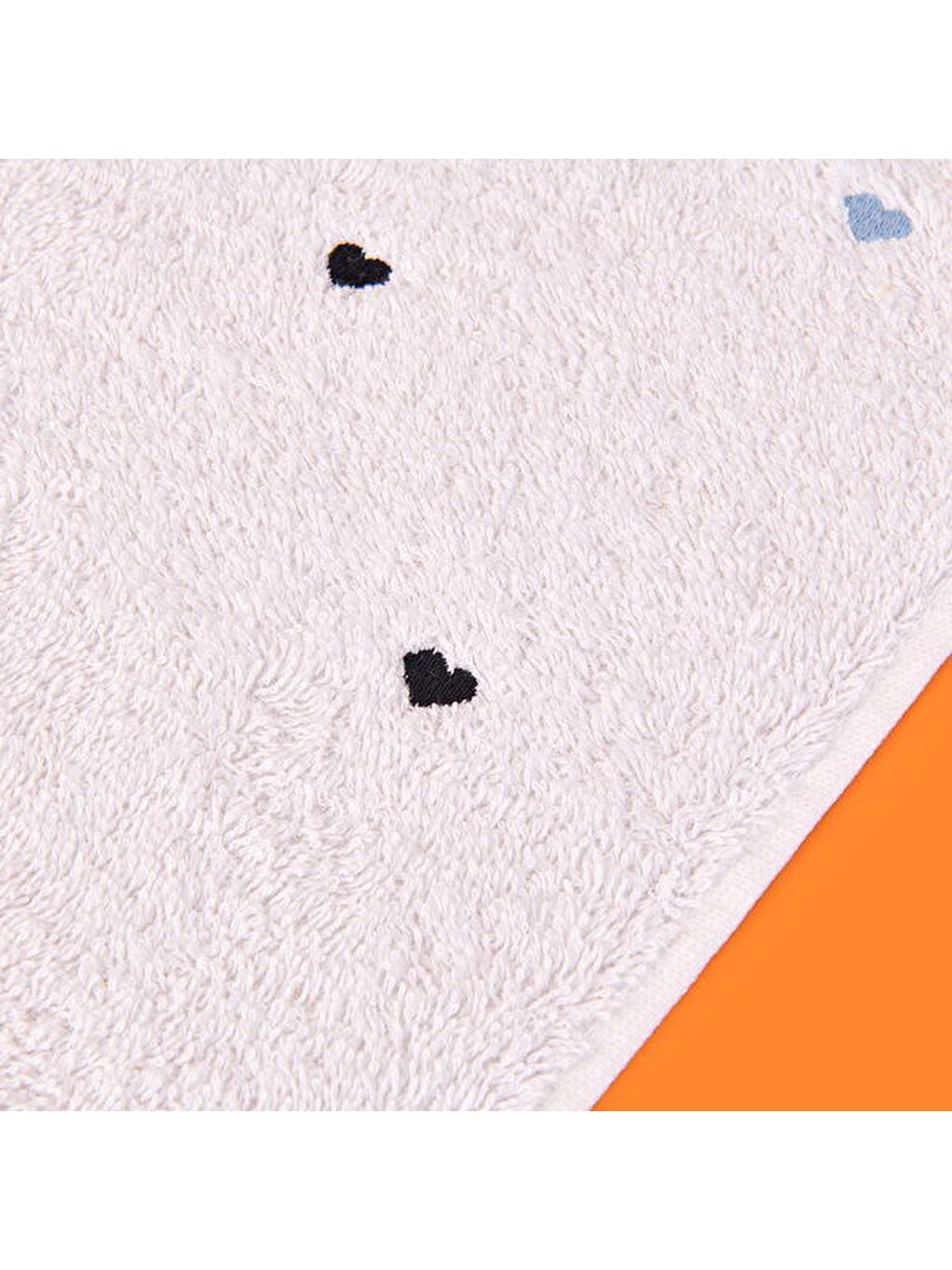 Lila Soft Kalp Nakışlı Yüz Havlusu - Ekru / Siyah - 50x90 cm-2