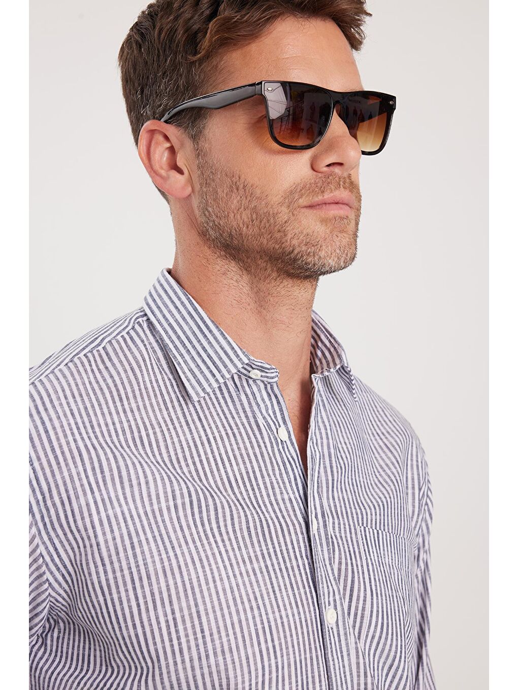 Gri Erkek Regular Fit Klasik Kesim Uzun Kollu %100 Pamuk Keten Doku Tek Cepli Füme Çizgili Gömlek-1