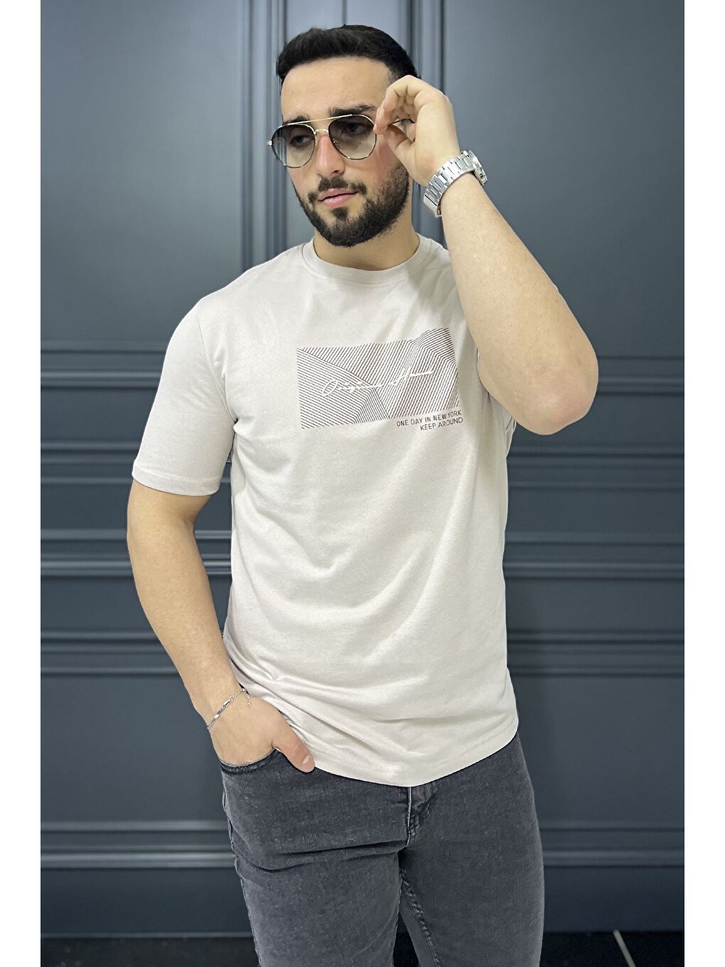 Bej Erkek Bisiklet Yaka Baskılı Tişört-1