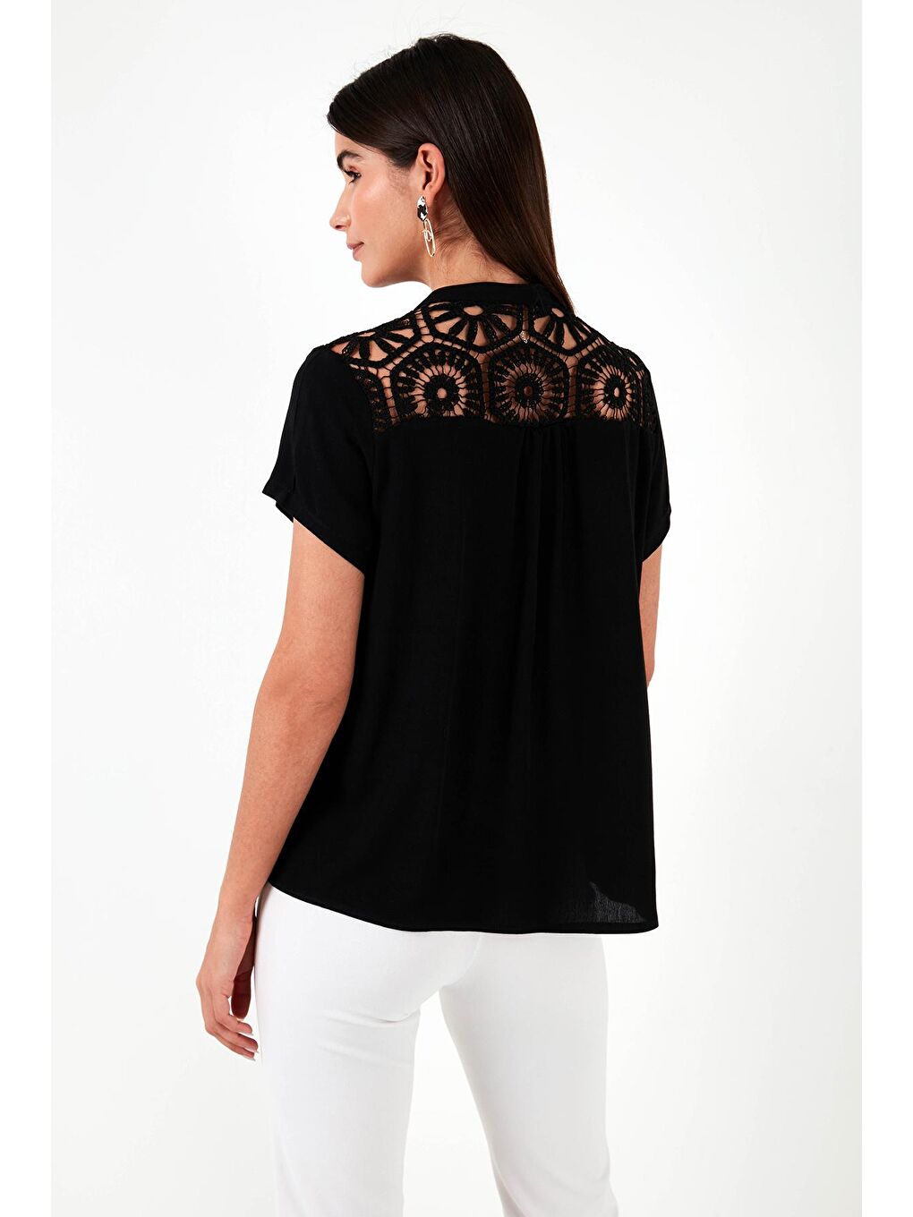 Siyah Güpür Detaylı % 100 Pamuk Regular Fit V Yaka Bluz 611Bz0286-4