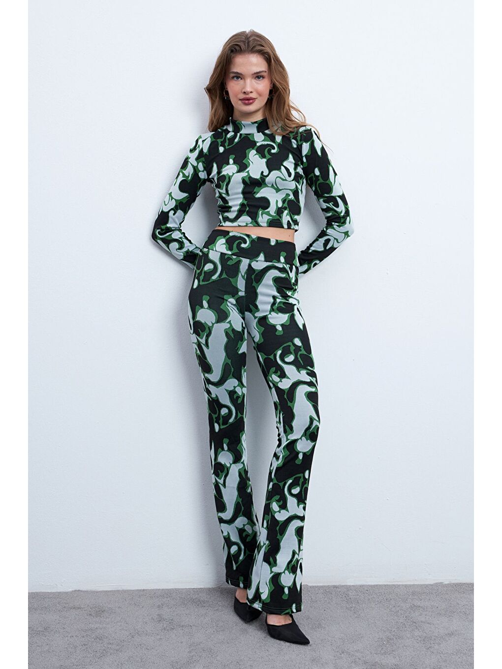 Kadın Siyah Yeşil Desenli Elastanlı Pantolonlu Balıkçı Yaka Uzun Kollu Takım-1