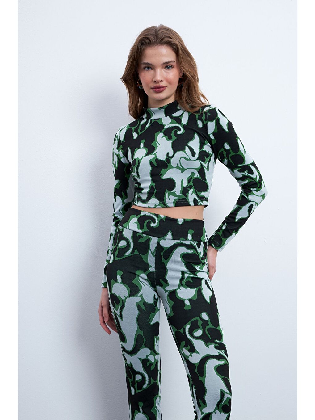 Kadın Siyah Yeşil Desenli Elastanlı Pantolonlu Balıkçı Yaka Uzun Kollu Takım-3