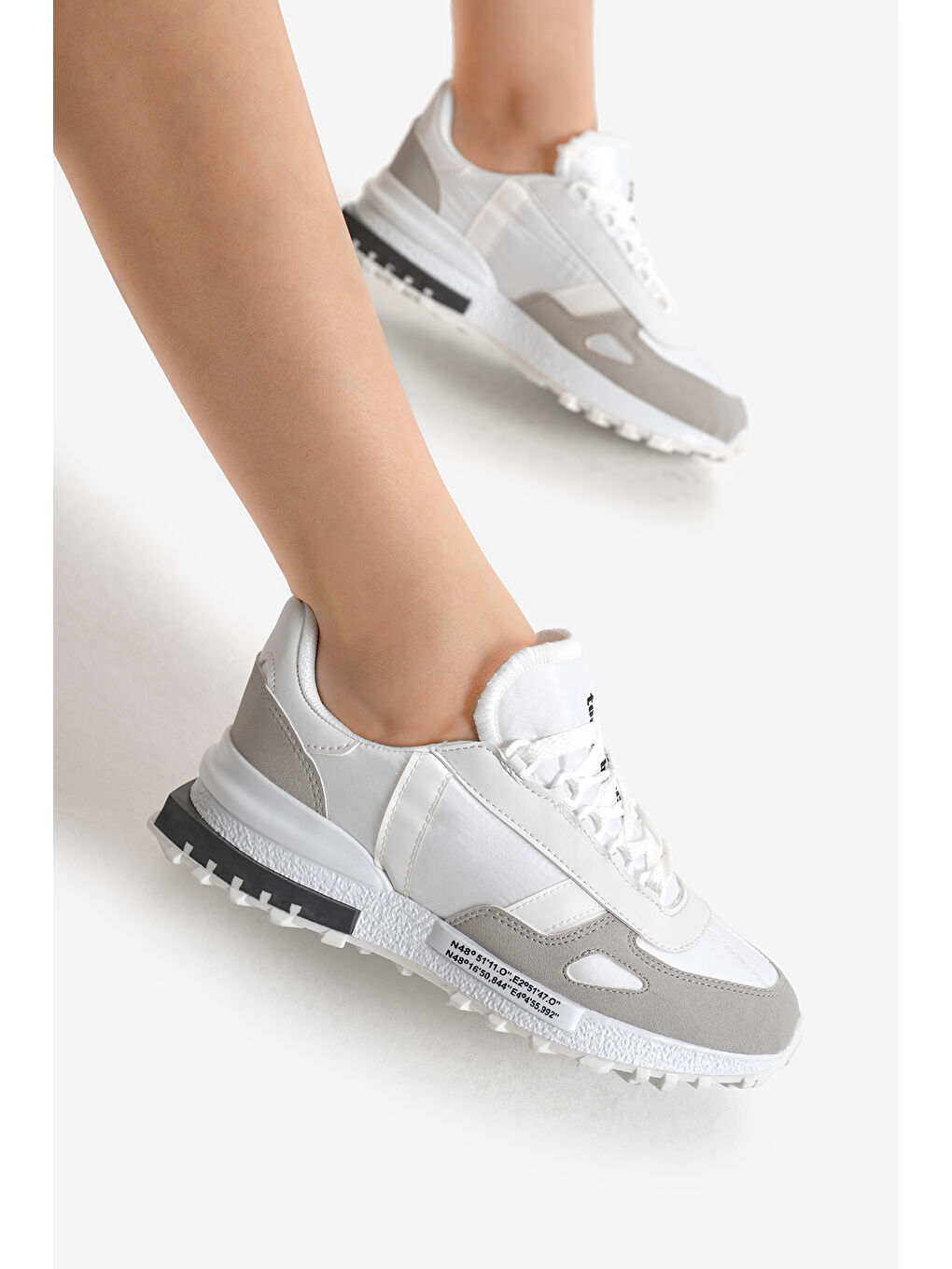 Unisex Beyaz Gri Kalın Termo Taban Yazı Detaylı Retro Stil Günlük Spor Ayakkabı-1