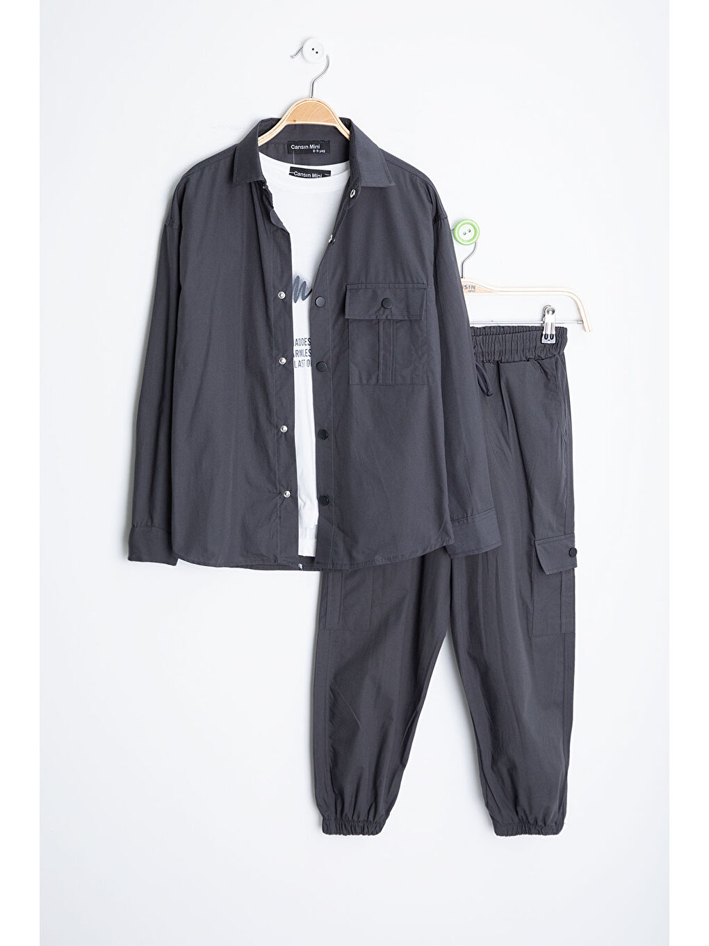 Gri Füme Yazılı Tişörtlü Paraşüt Gömlekli Erkek Çocuk 3lü Alt Üst Takım 20540