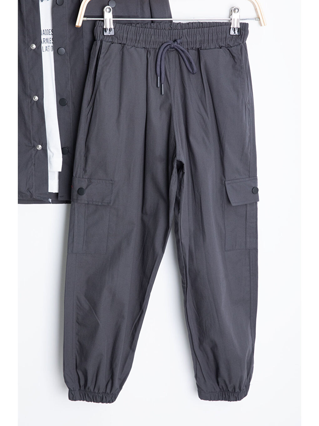 Gri Füme Yazılı Tişörtlü Paraşüt Gömlekli Erkek Çocuk 3lü Alt Üst Takım 20540-4