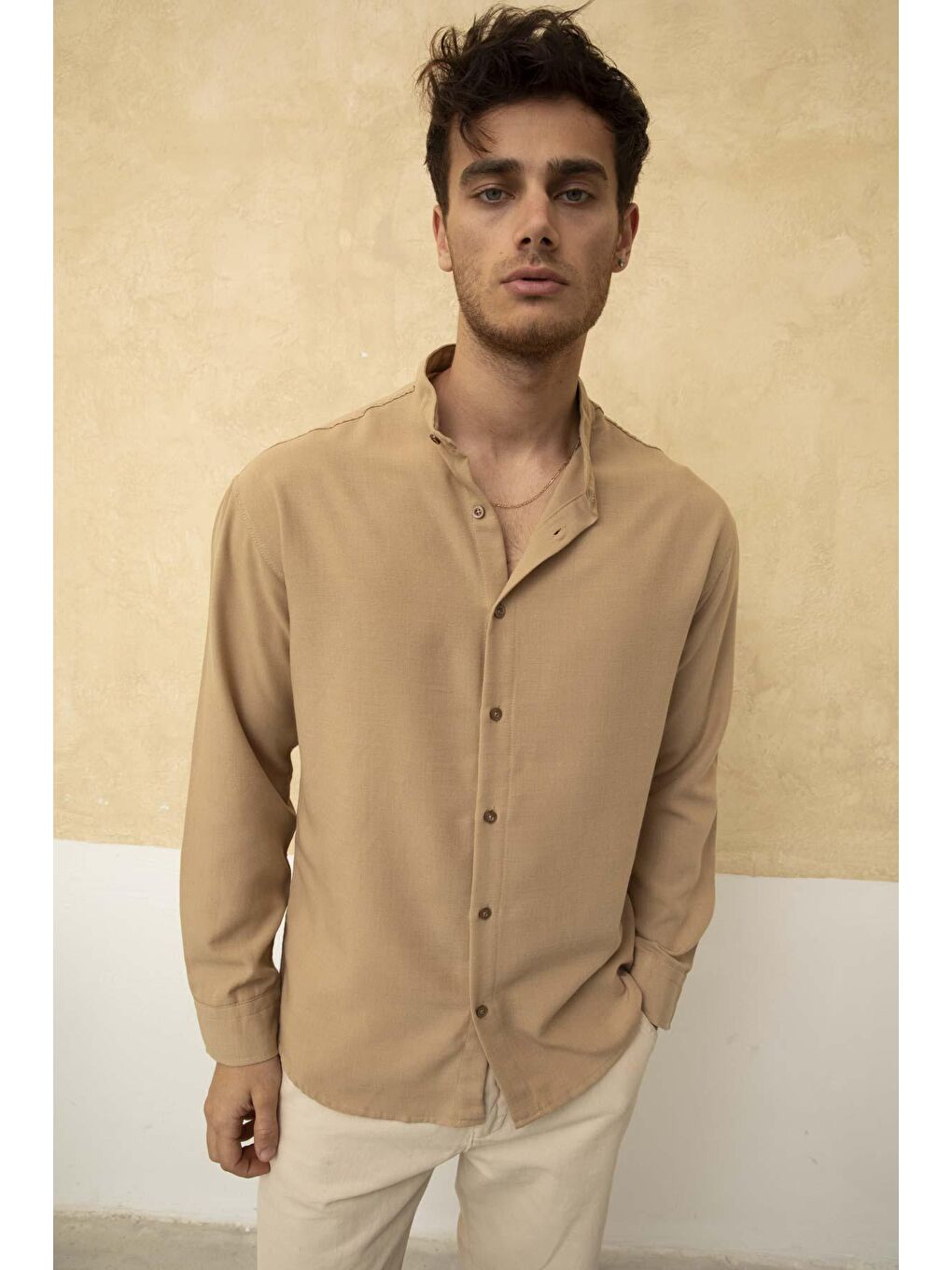 Ekru Slim Fit Dar Kalıp Uzun Kol Hakim Yaka Pamuklu Keten Efekt Gömlek