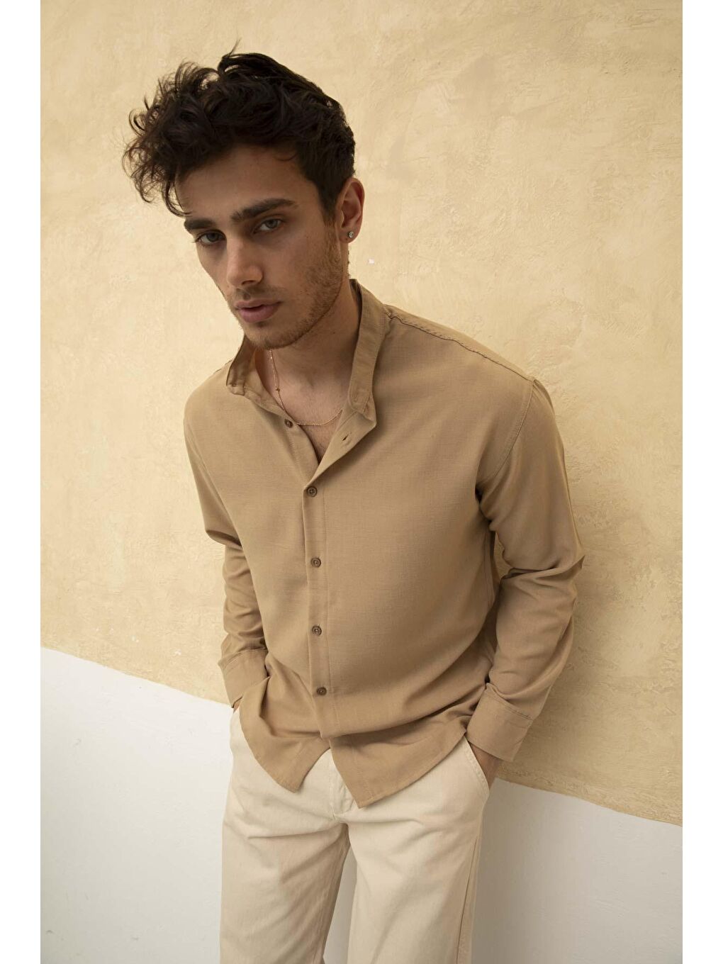 Ekru Slim Fit Dar Kalıp Uzun Kol Hakim Yaka Pamuklu Keten Efekt Gömlek-1