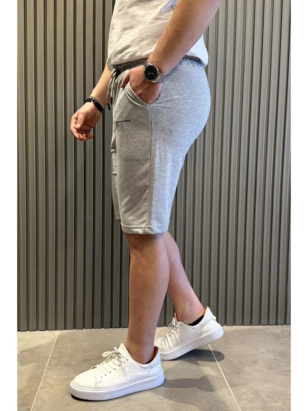 Gri Yazı Baskılı Cepli Erkek Şort-1