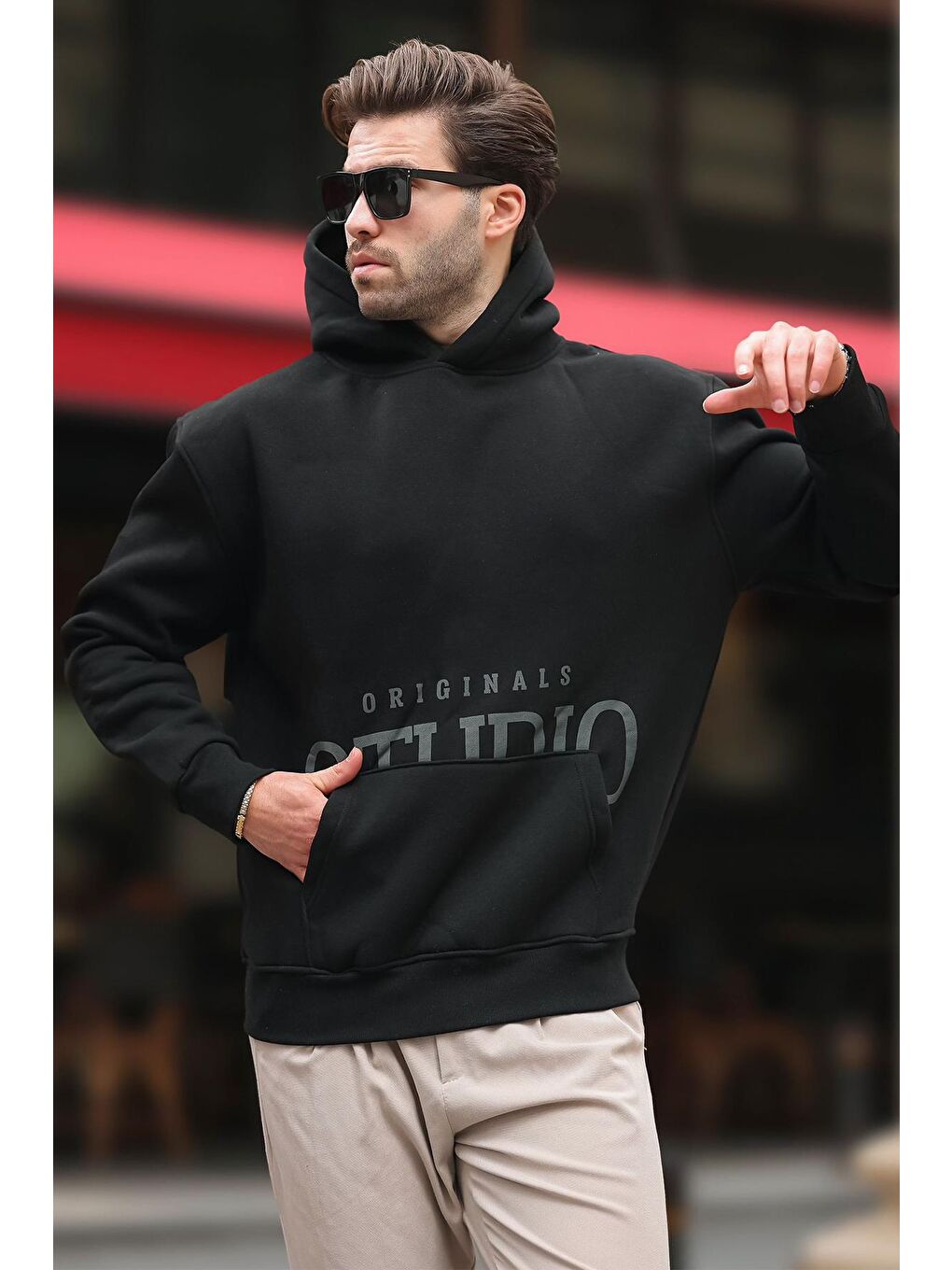 Madmext Siyah Kapüşonlu Baskılı Cep Detaylı Sweatshirt E7076