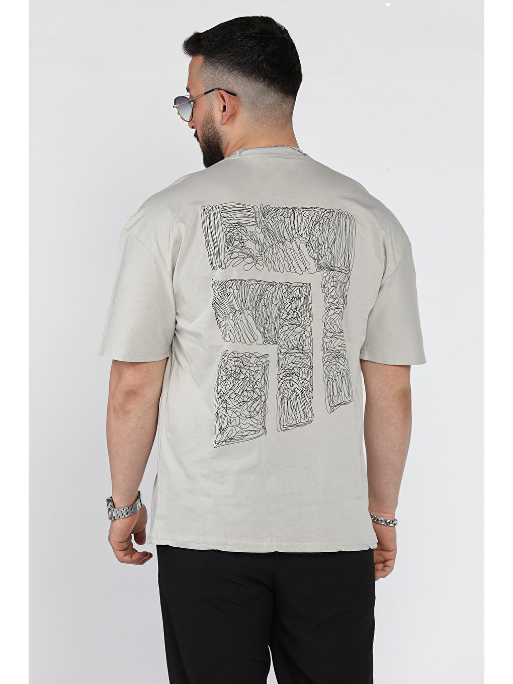 Gri Erkek Bisiklet Yaka  Aksesuar Detaylı Tişört-2