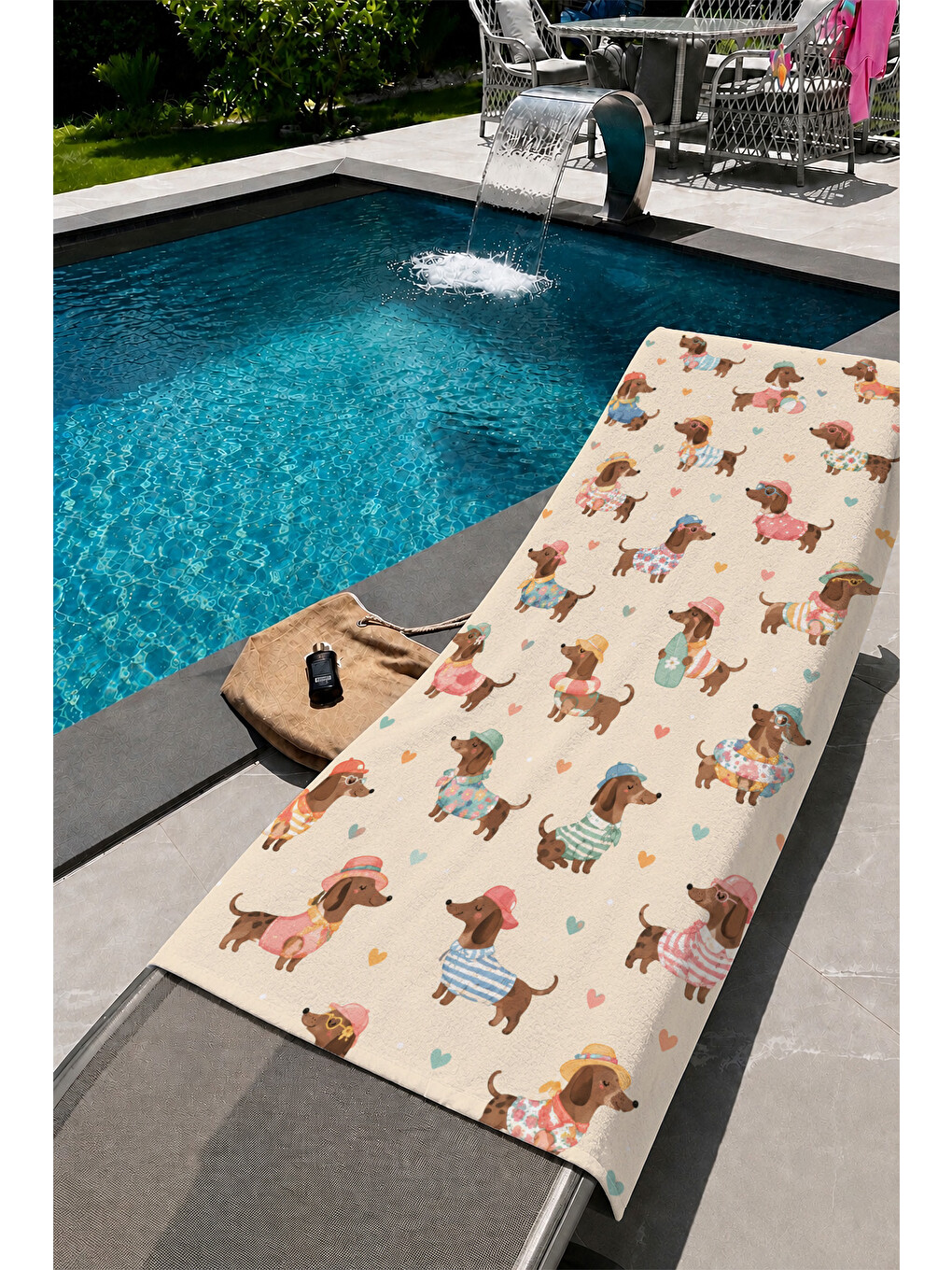 Kahverengi Sevimli Dachshund Köpek Desenli 70x150 Plaj Havlusu-1