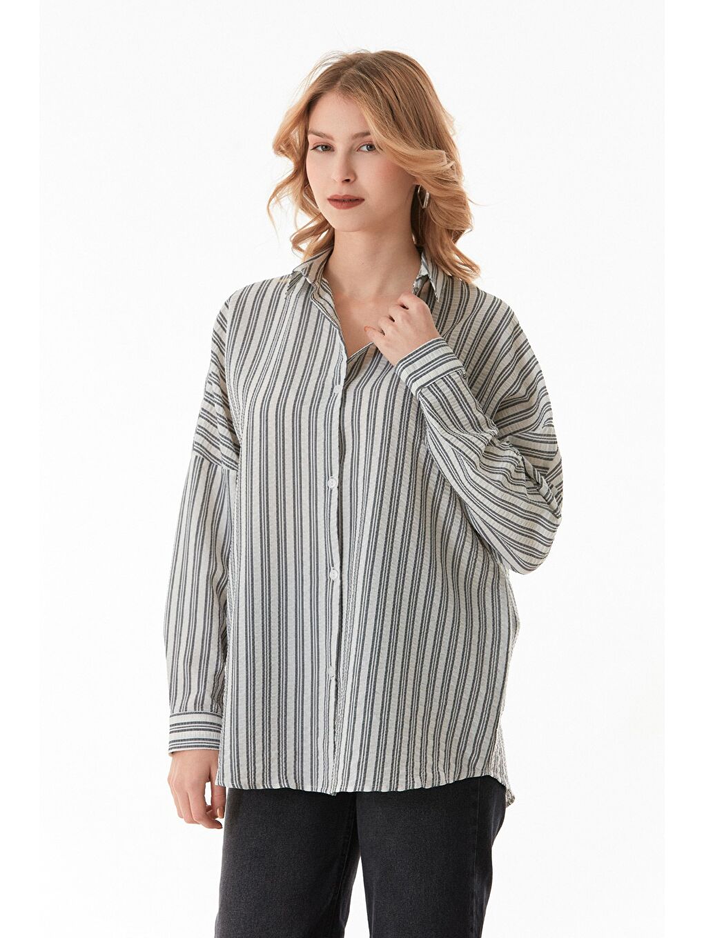 Siyah Çizgili Düğmeli Gömlek-1