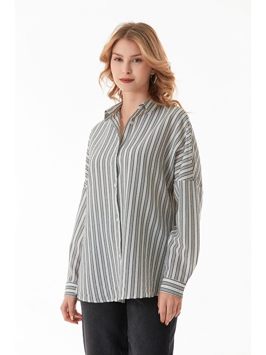 Siyah Çizgili Düğmeli Gömlek-4