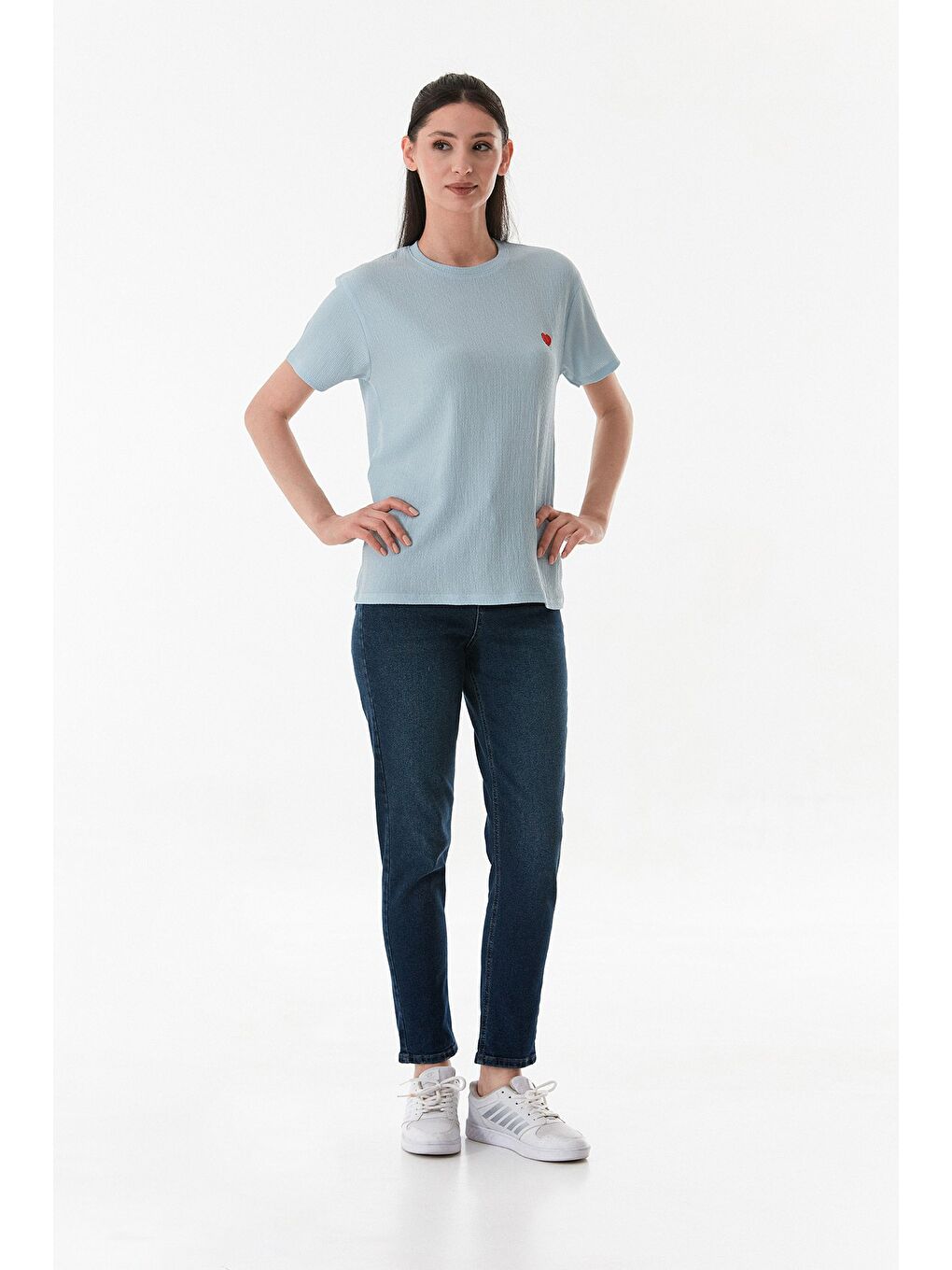 Mavi Kalp Nakışlı Bürümcük Kumaş Tişört-1