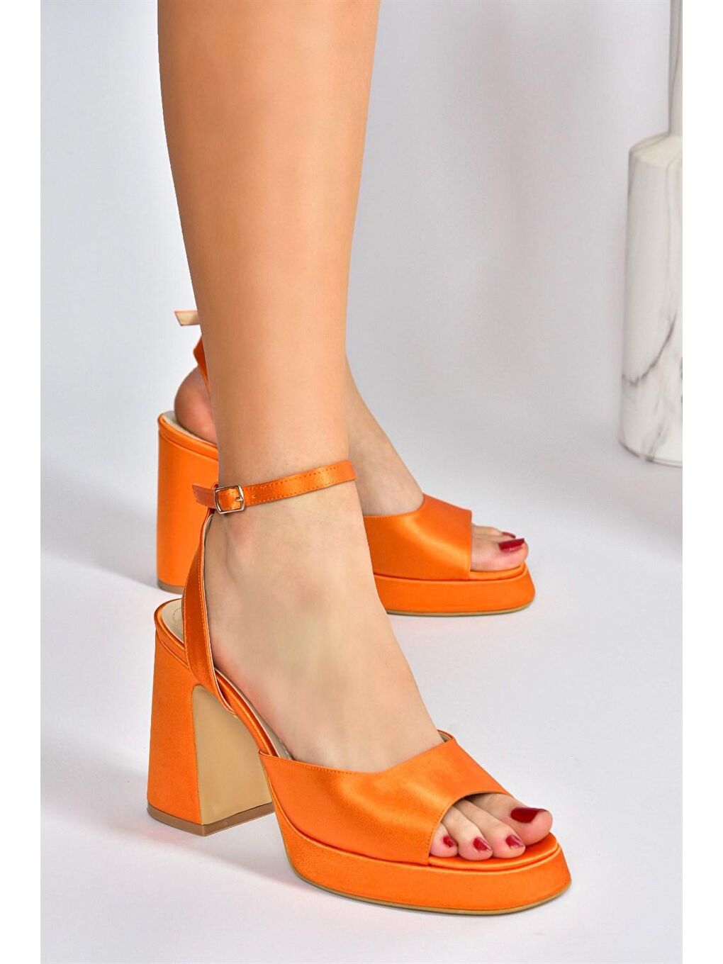 Turuncu Saten Kumaş Kalın Platform Topuklu Kadın Ayakkabı M570345604-2