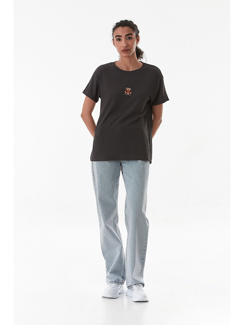 Antrasit Ayıcık Nakışlı Bürümcük Kumaş Oversize Tişört-1