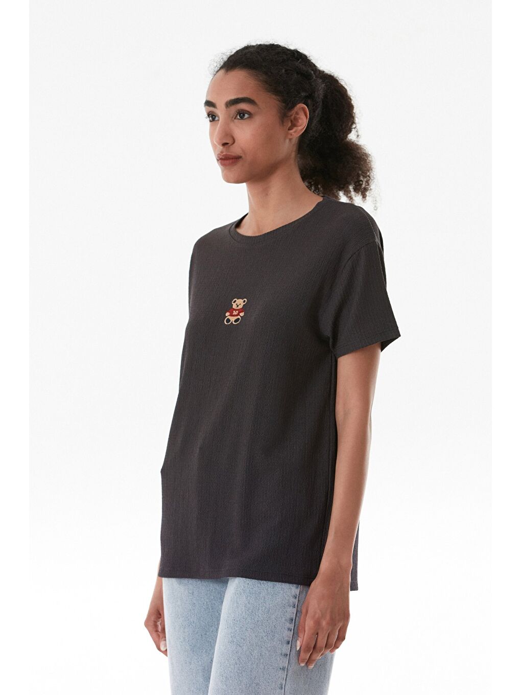 Antrasit Ayıcık Nakışlı Bürümcük Kumaş Oversize Tişört-2