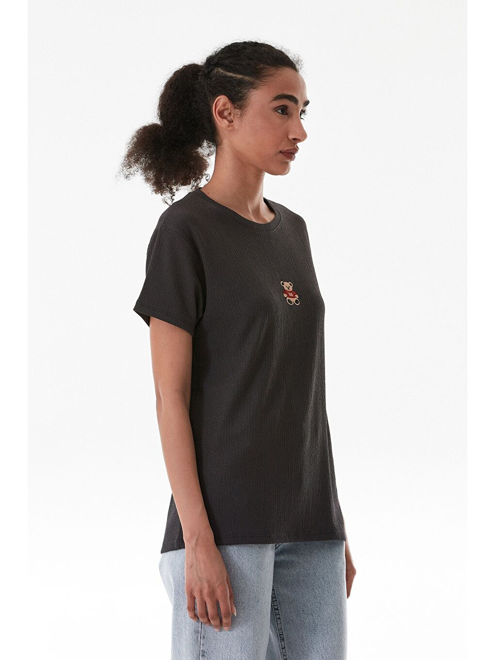 Antrasit Ayıcık Nakışlı Bürümcük Kumaş Oversize Tişört-4