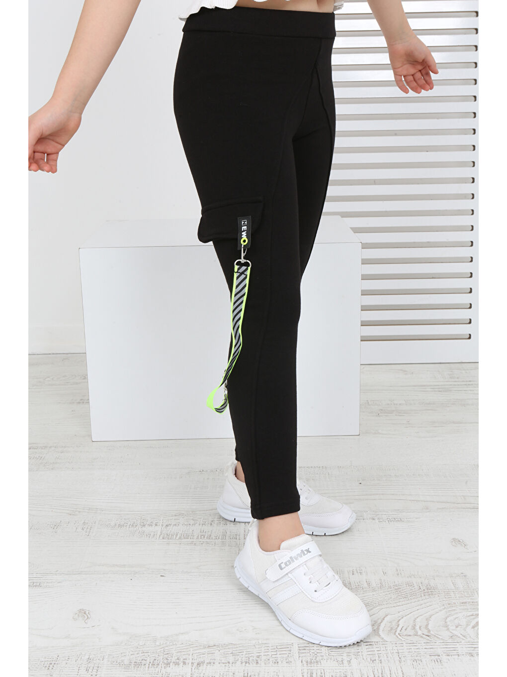 Siyah Kız Çocuk Tek Yanı Cepli Tayt