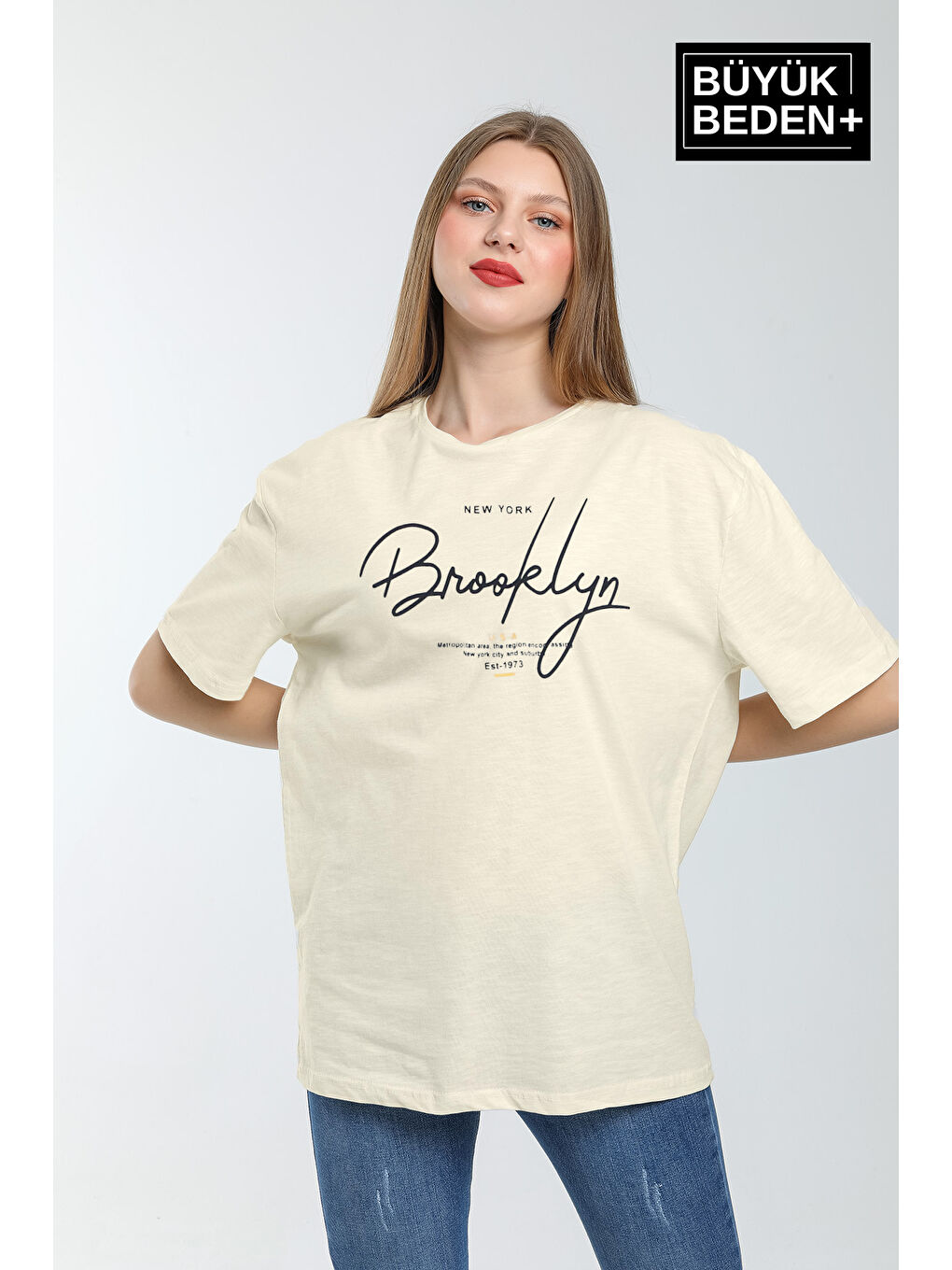 Bej Kadın Büyük Beden El Yazılı Brooklyn Baskılı Bisiklet Yaka Tshırt SPR25BTSK12