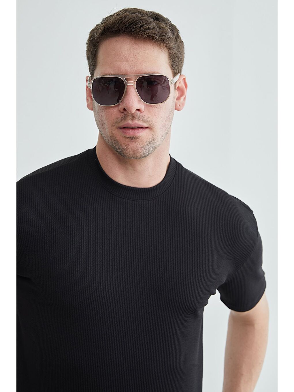 Siyah Fitilli Bisiklet Yaka Tişört-1