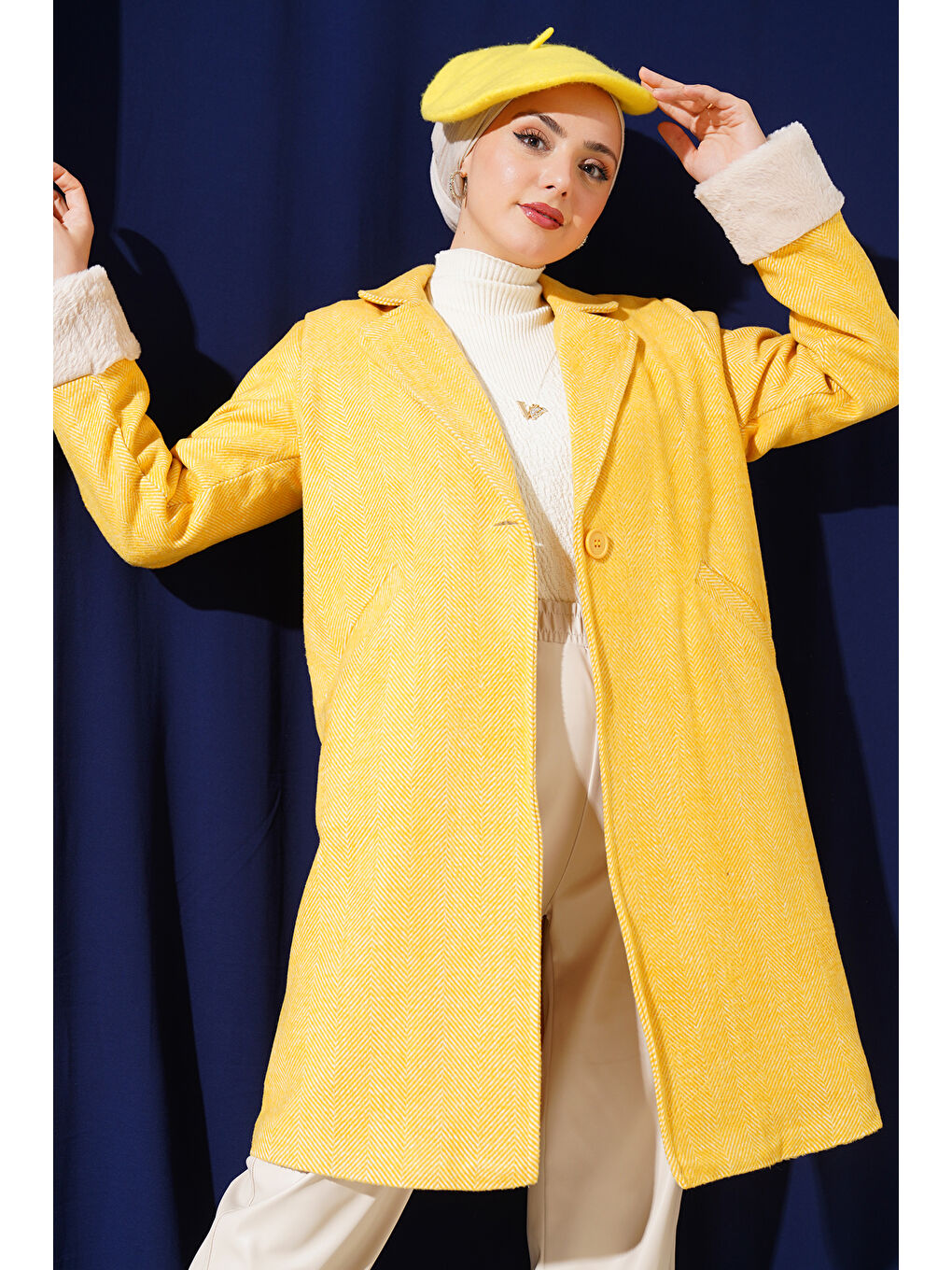 9145 Kadın Kolları Tüylü Balık Sırtı Kaşe Kaban - Sarı-2