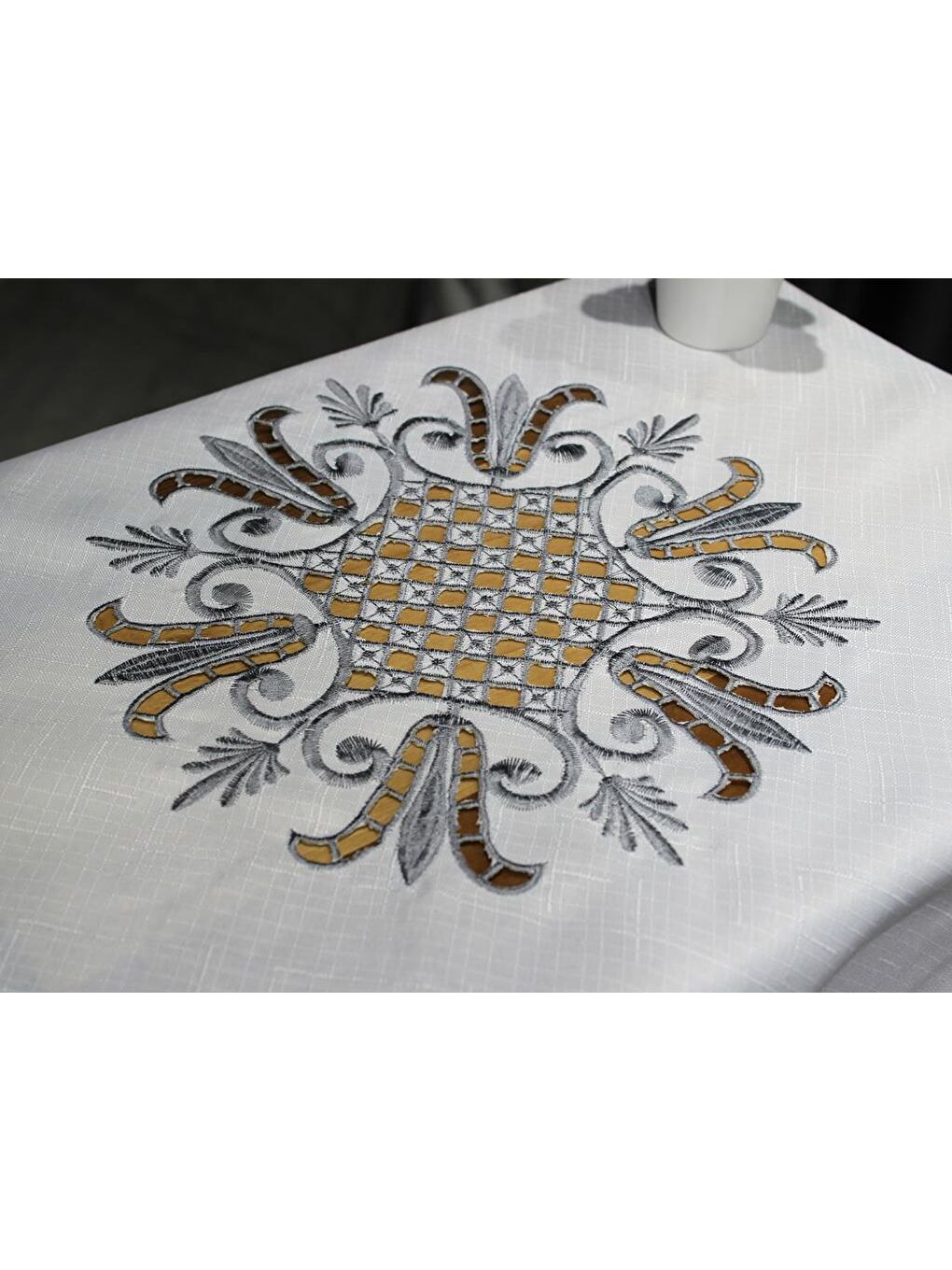 Karışık Lale Nakışlı Fiskos Krem Gri 100x100 Cm-1