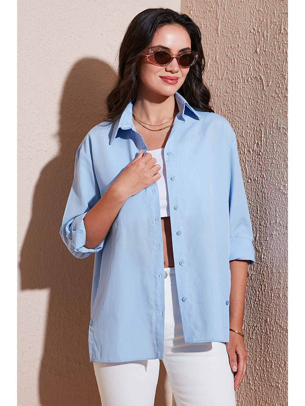 Mavi Pamuklu Regular Fit İliklenebilen Yırtmaç Detaylı Kadın Gömlek 6772920