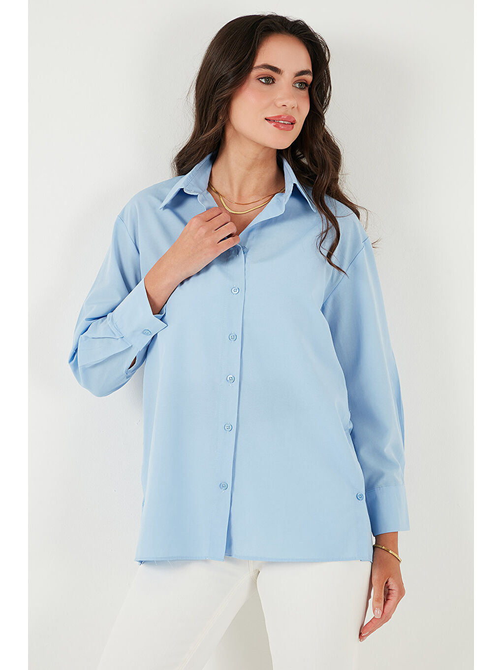 Mavi Pamuklu Regular Fit İliklenebilen Yırtmaç Detaylı Kadın Gömlek 6772920-3