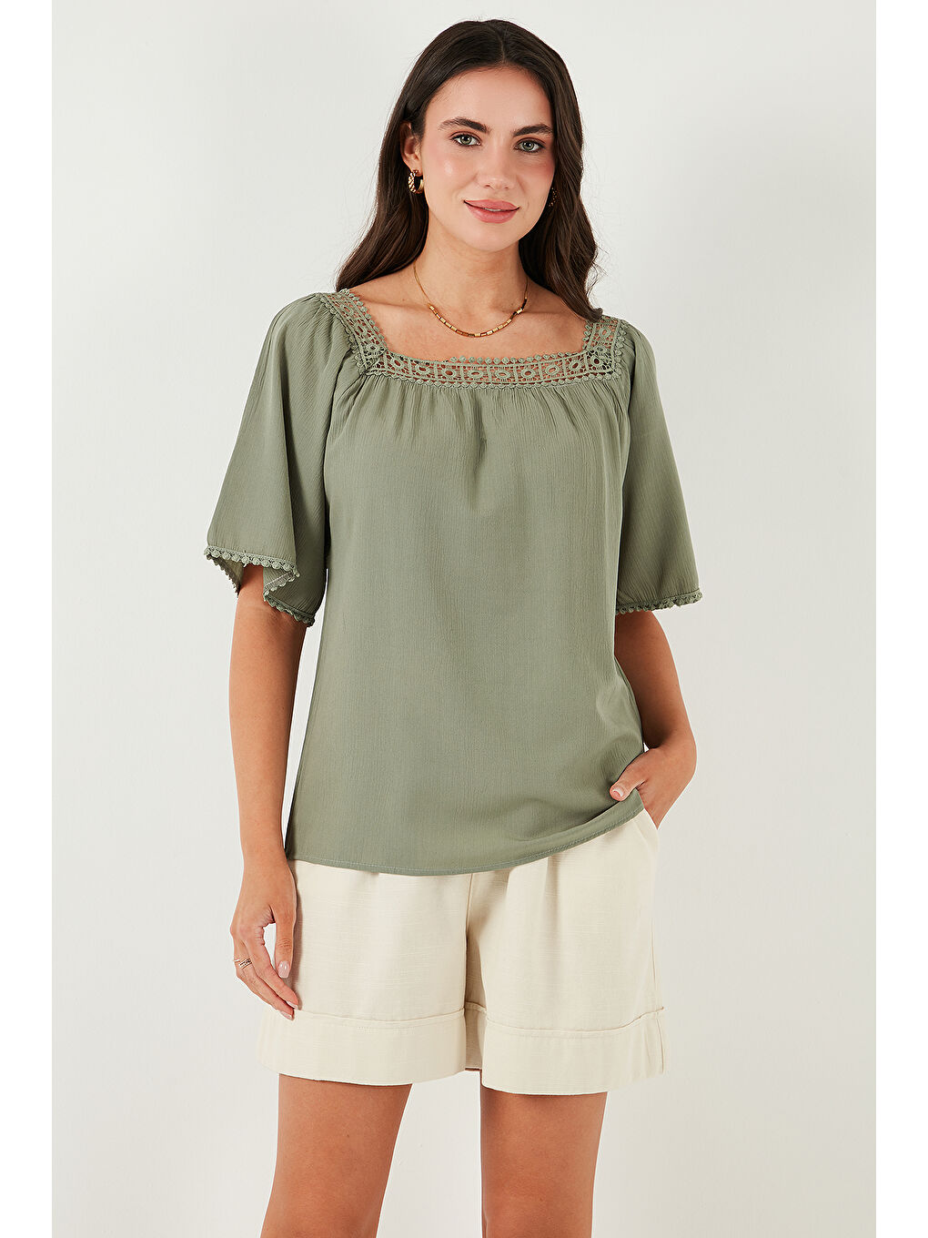 Yeşil Güpürlü Regular Fit Kare Yaka Kadın Bluz 5869003-4