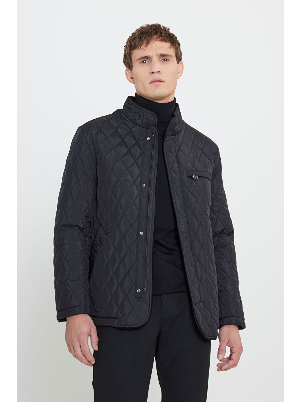 Erkek Siyah Standart Fit Normal Kesim Dik Yaka Desenli Kapitone Overcoat