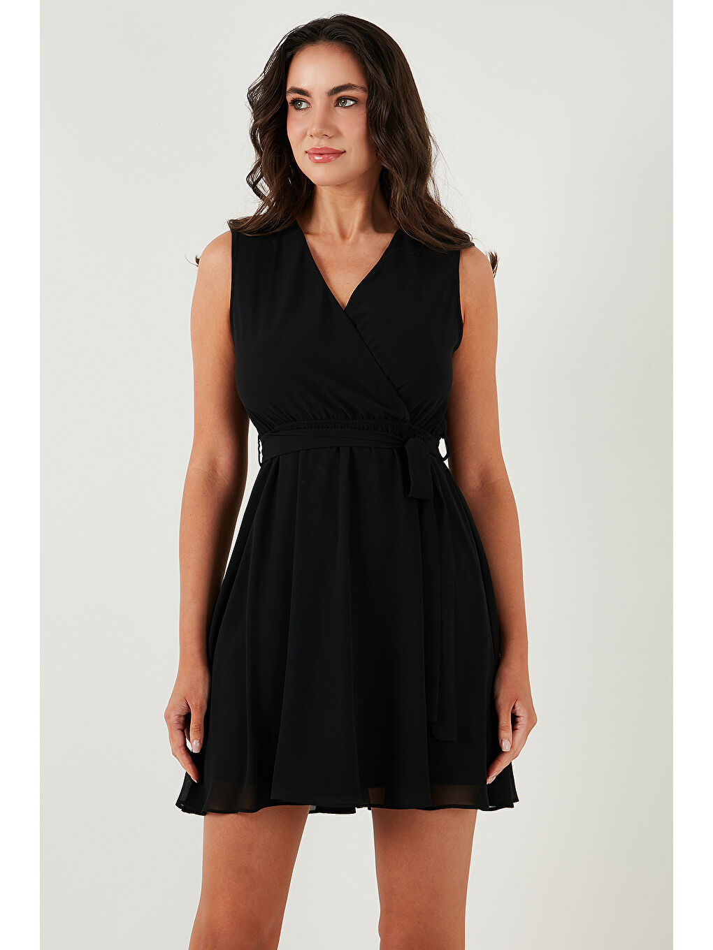 Siyah Regular Fit Kruvaze Yaka Bağlama Detaylı Şifon Mini Boy Kadın Elbise 6789075-3