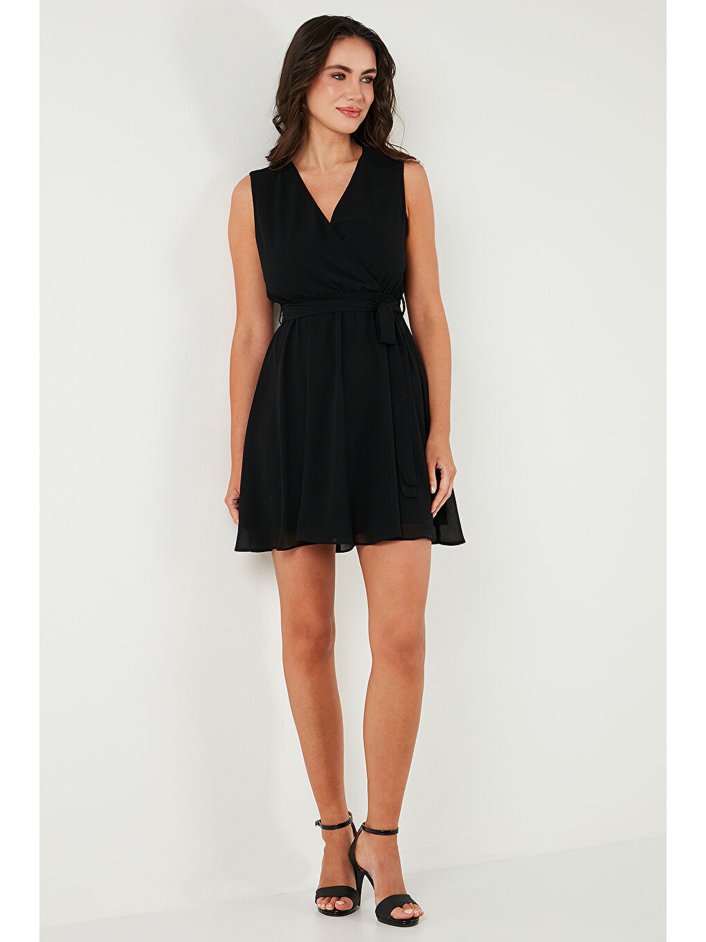 Siyah Regular Fit Kruvaze Yaka Bağlama Detaylı Şifon Mini Boy Kadın Elbise 6789075-4